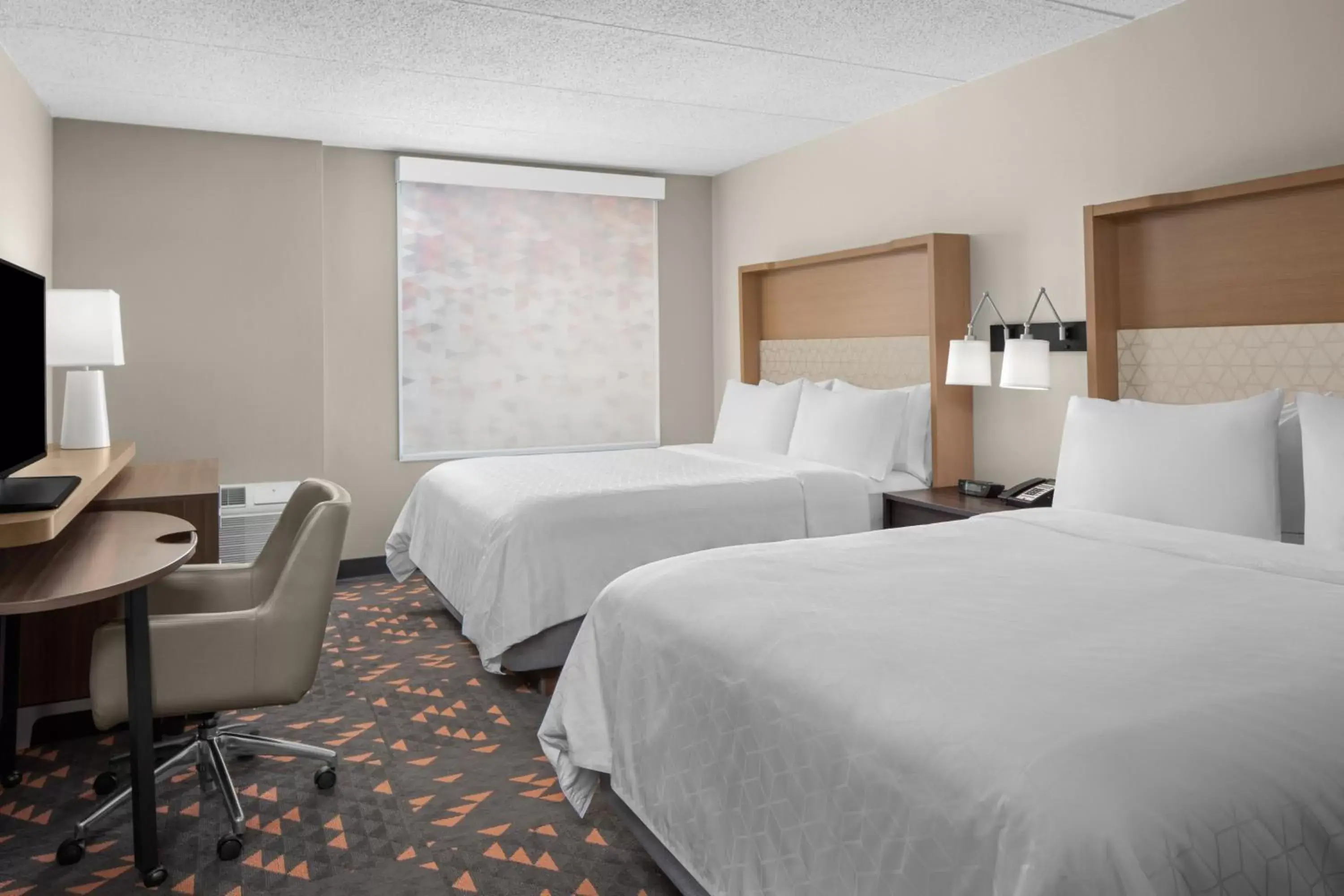 Photo of the whole room, Bed in Holiday Inn Hasbrouck Heights-Meadowlands, an IHG Hotel