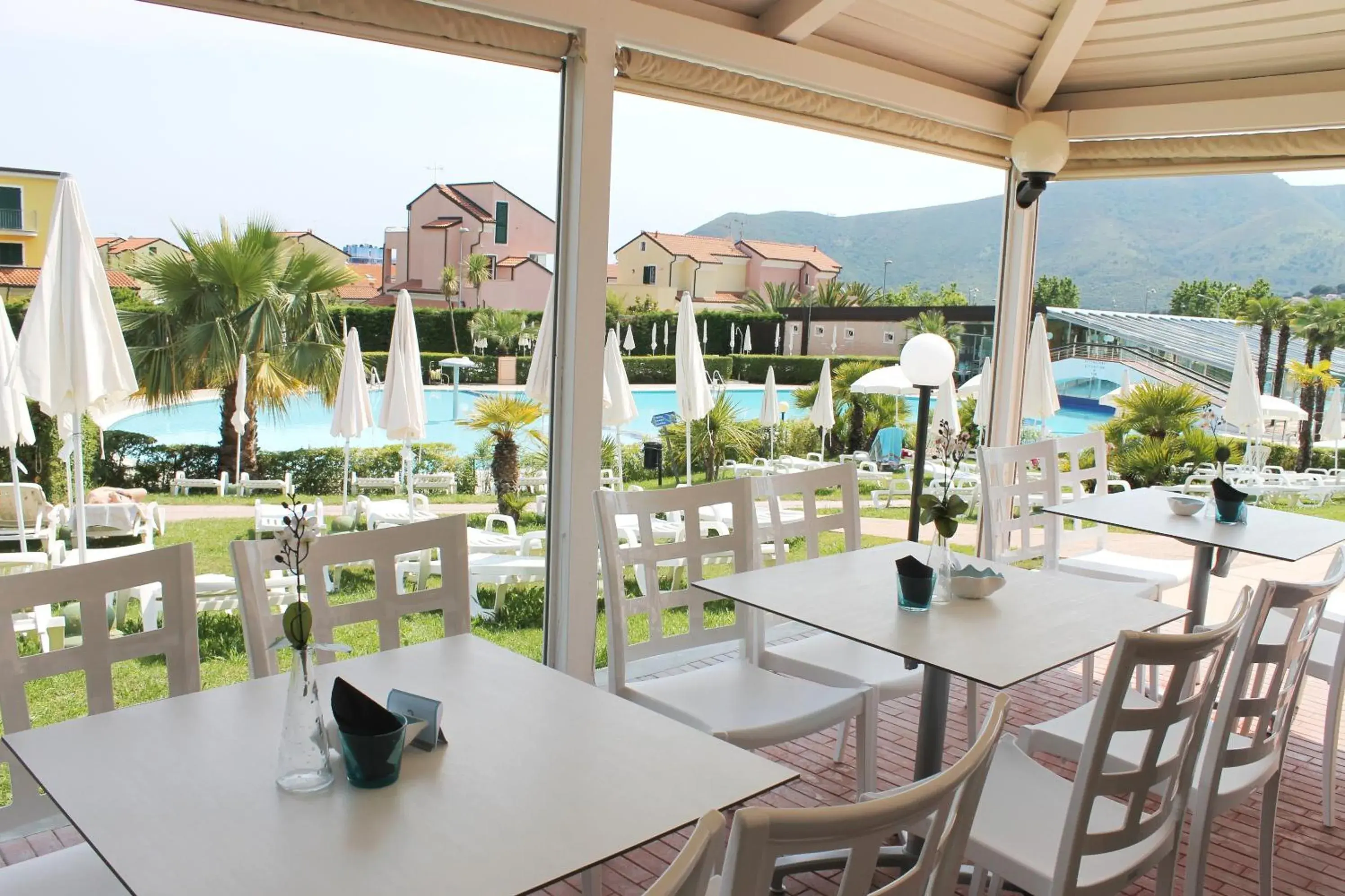 Restaurant/places to eat, Pool View in Loano 2 Village