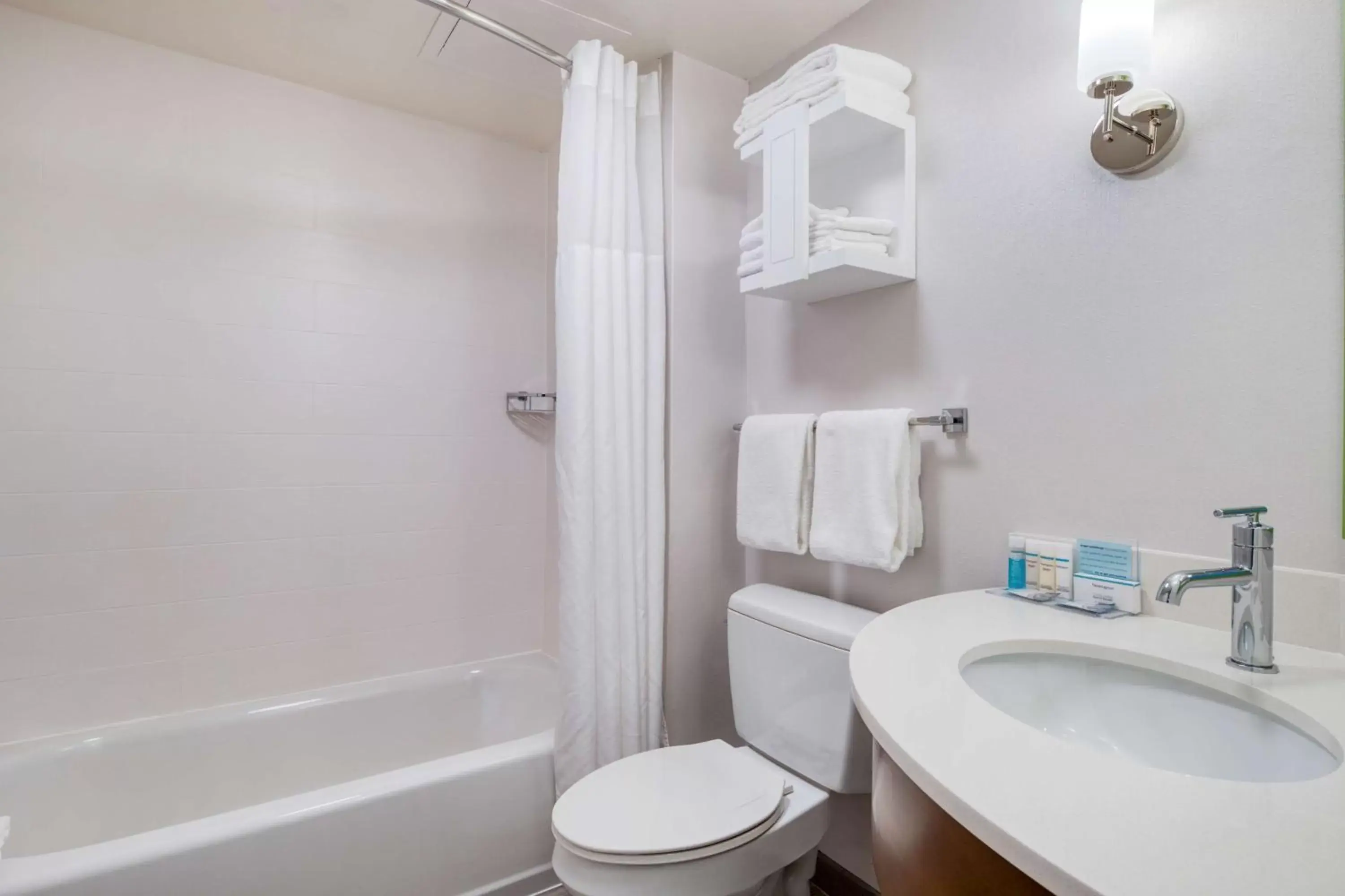 Bathroom in Hampton Inn & Suites Wilmington/Wrightsville Beach