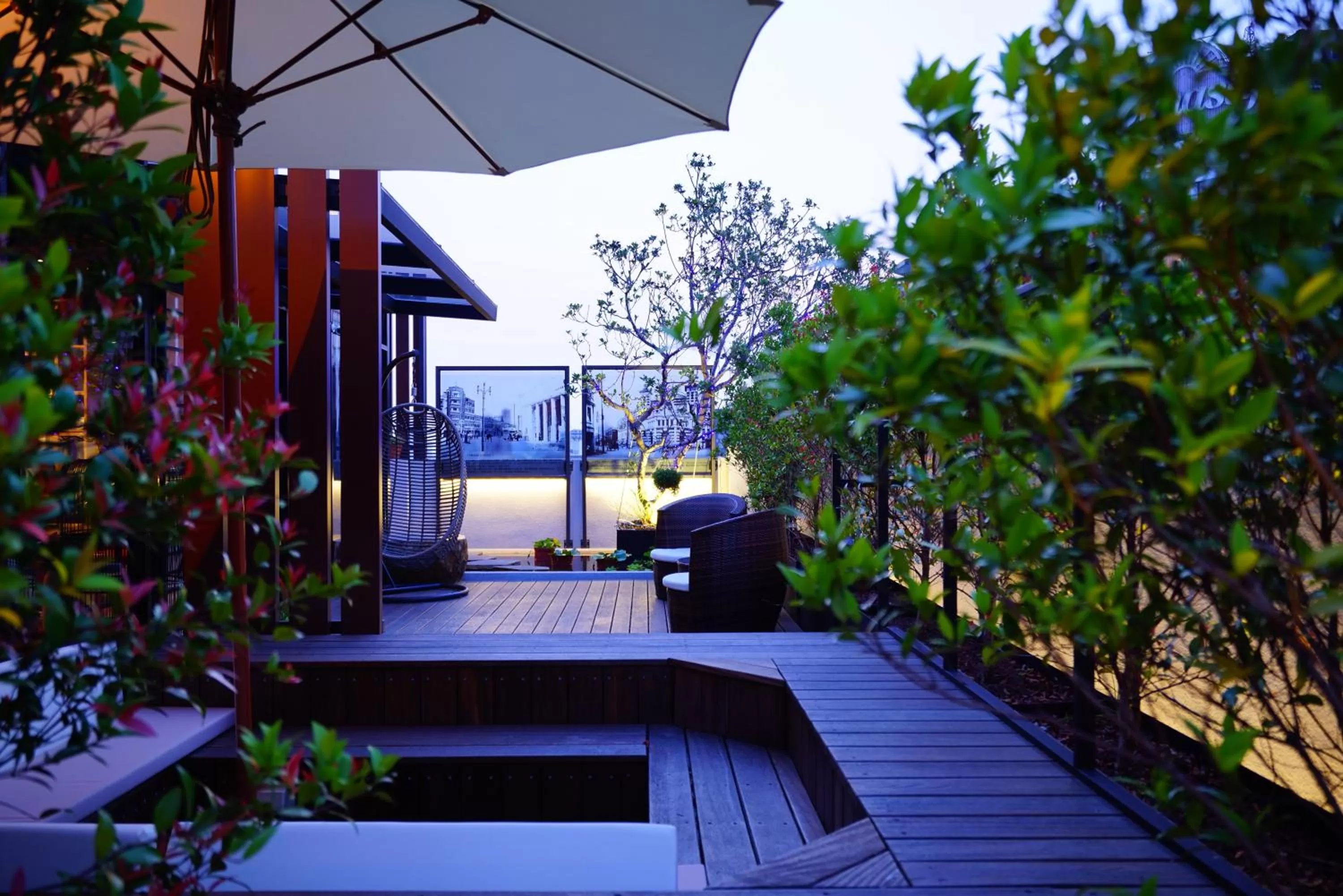 Communal lounge/ TV room in 3 Door Hotel