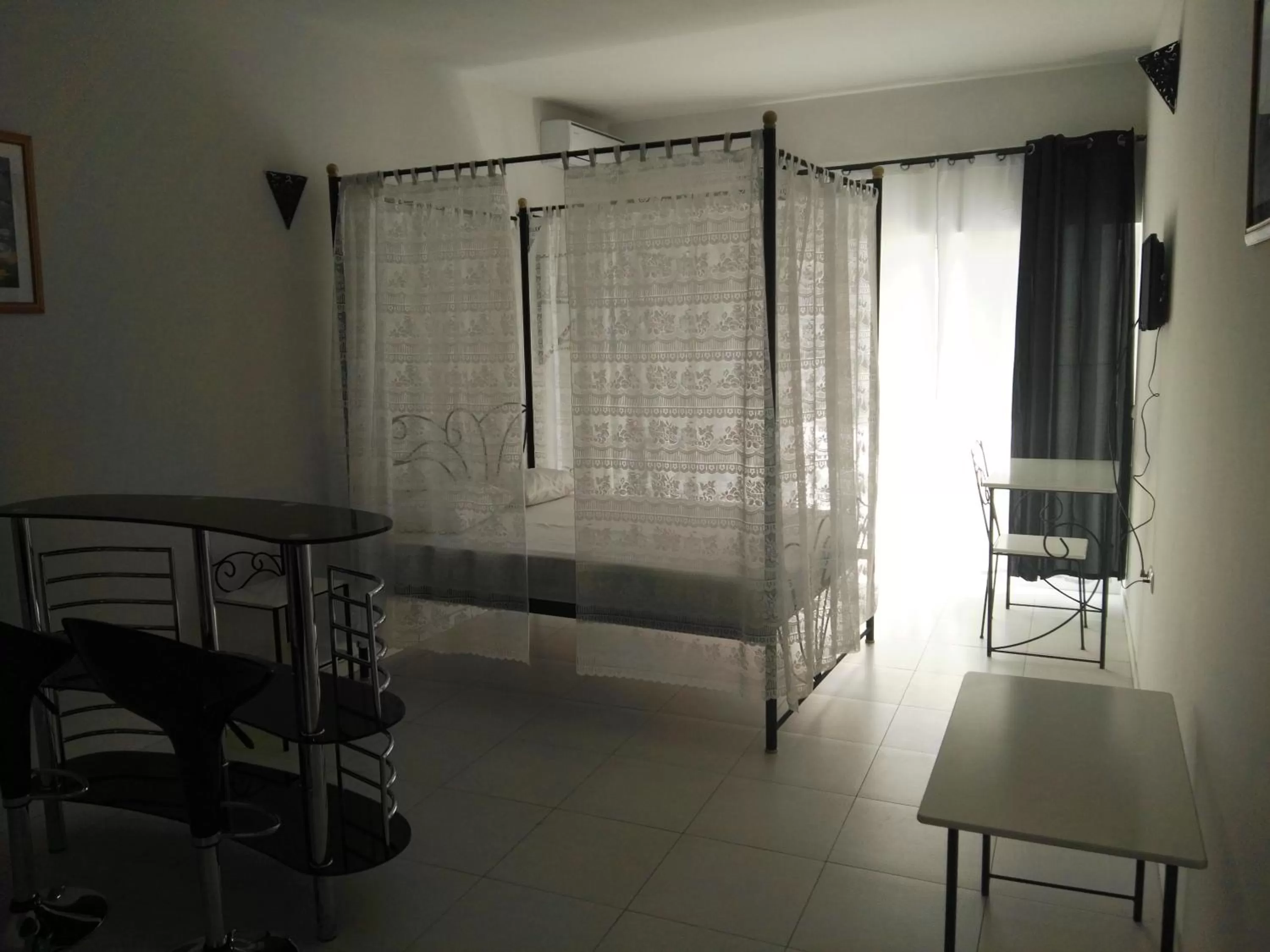 Living room, Bed in Residencial Casa da Luz