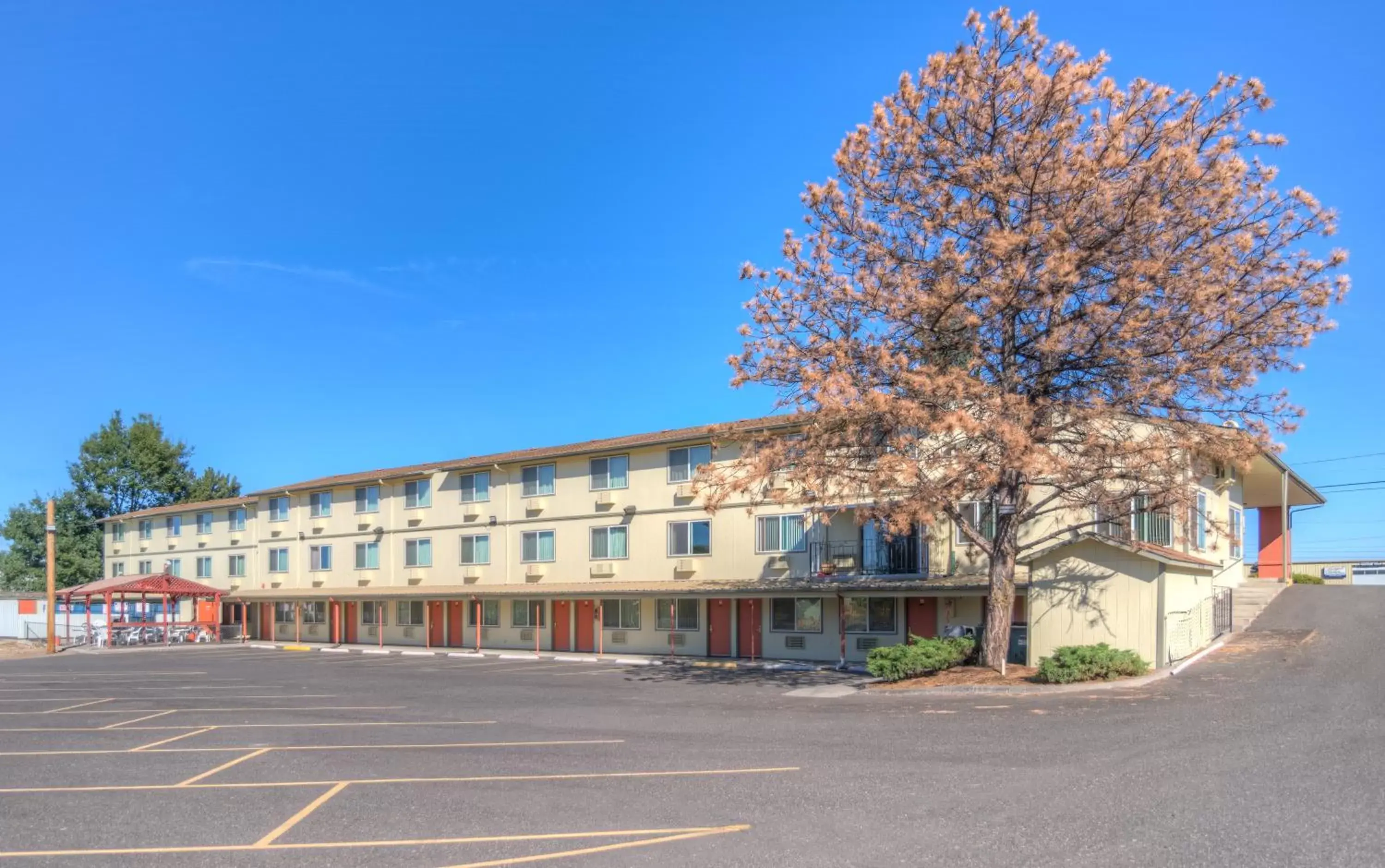 Property Building in Redmond Inn