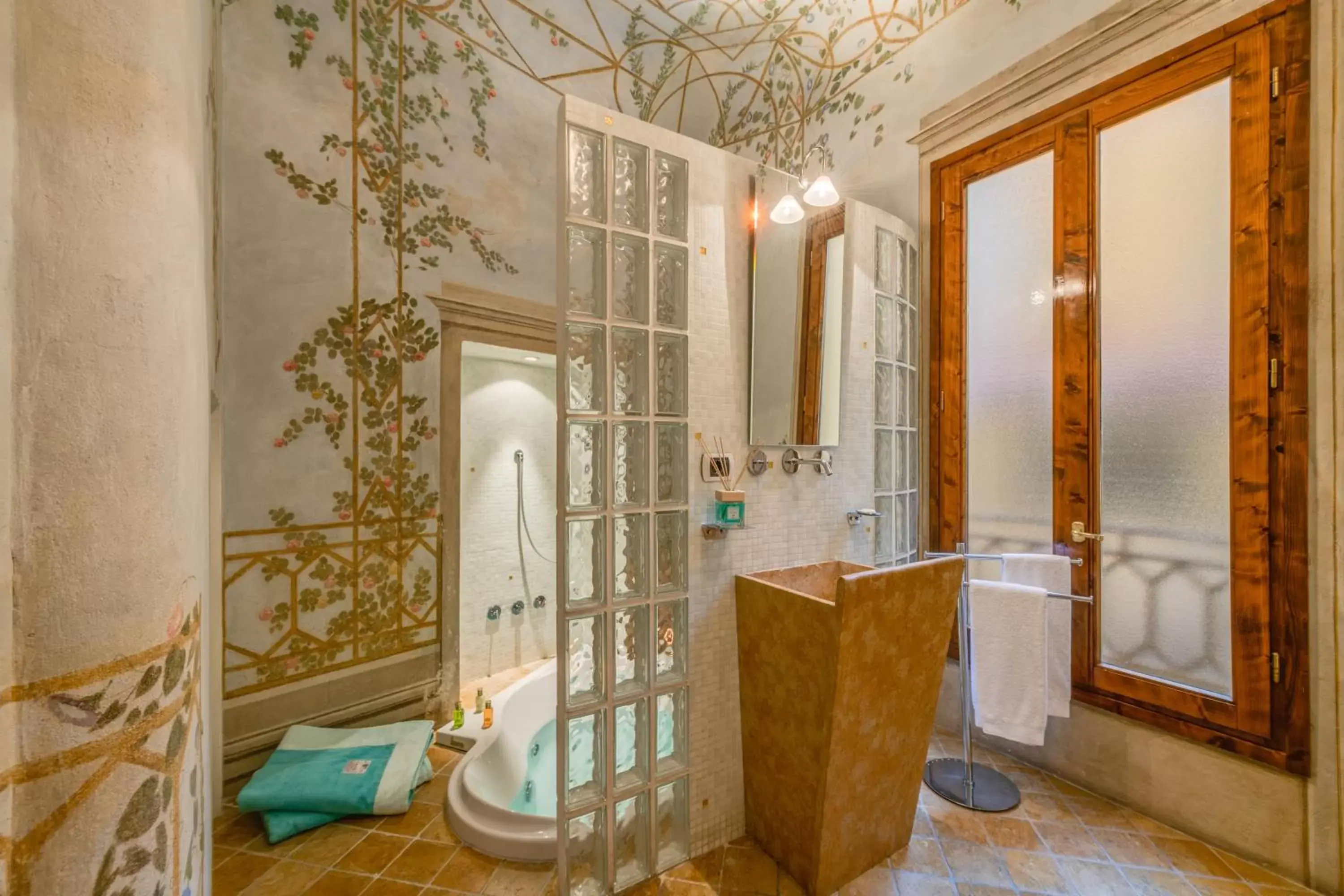 Bathroom in Residenza D'Epoca In Piazza della Signoria