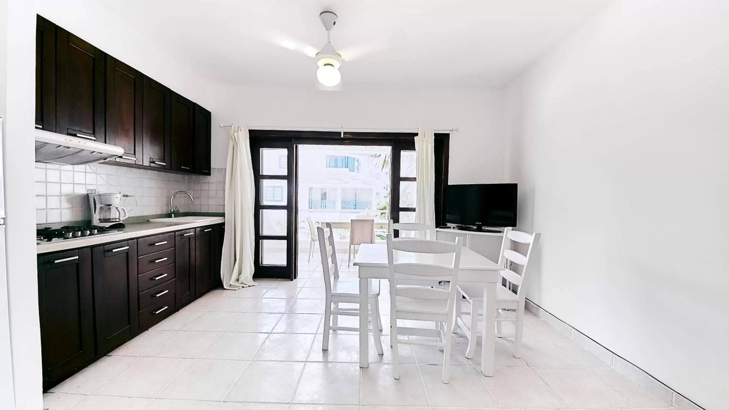 Kitchen or kitchenette, Kitchen/Kitchenette in Flor del Mar Condo Punta Cana Beachfront