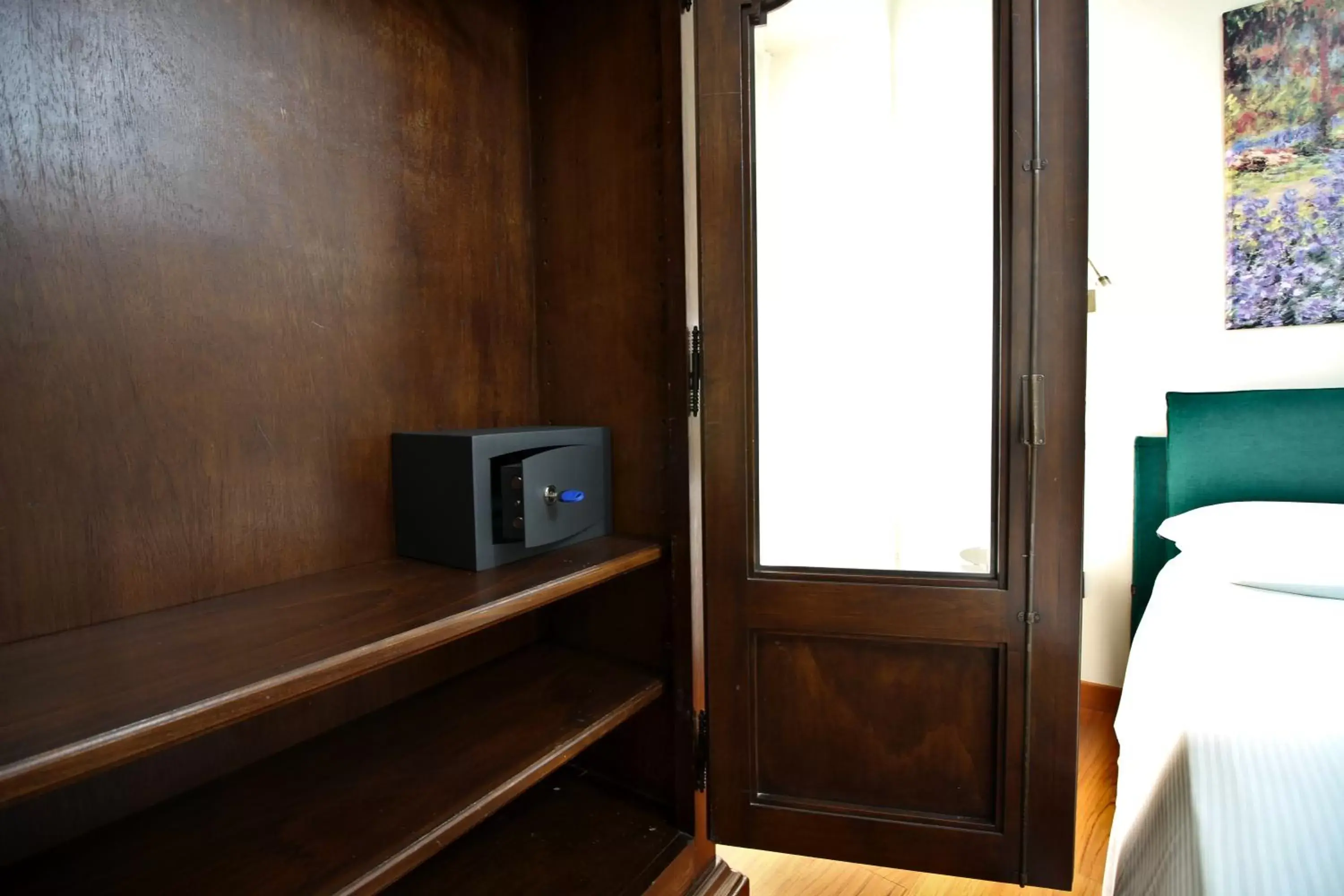 safe, TV/Entertainment Center in Residenza San Flaviano, Relais di Charme