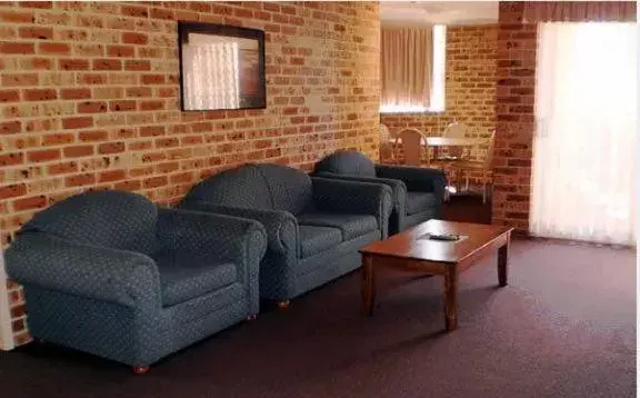 Living room, Seating Area in Lake Haven Motor Inn