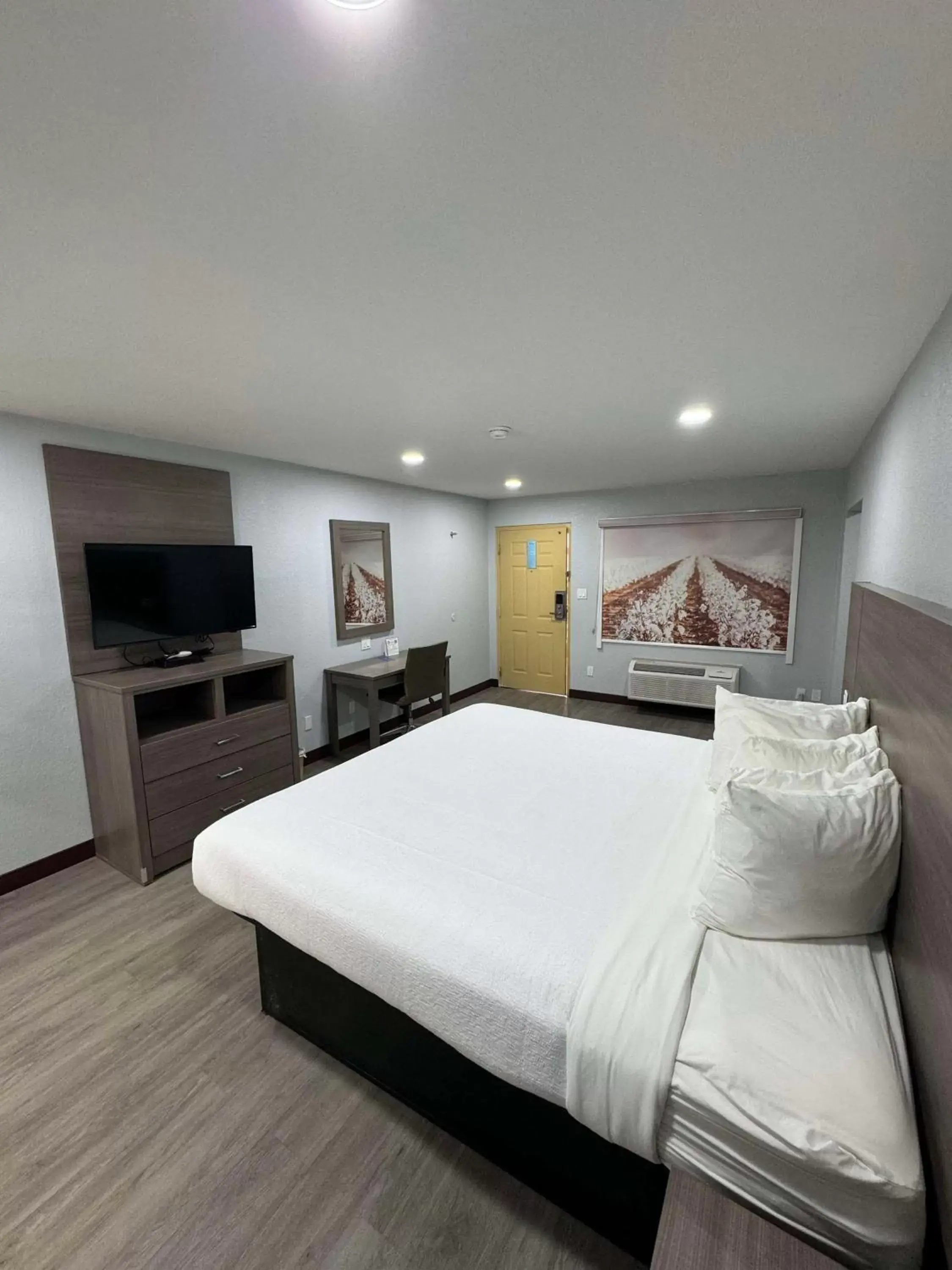 Bedroom, Bed in SureStay Hotel by Best Western Childress