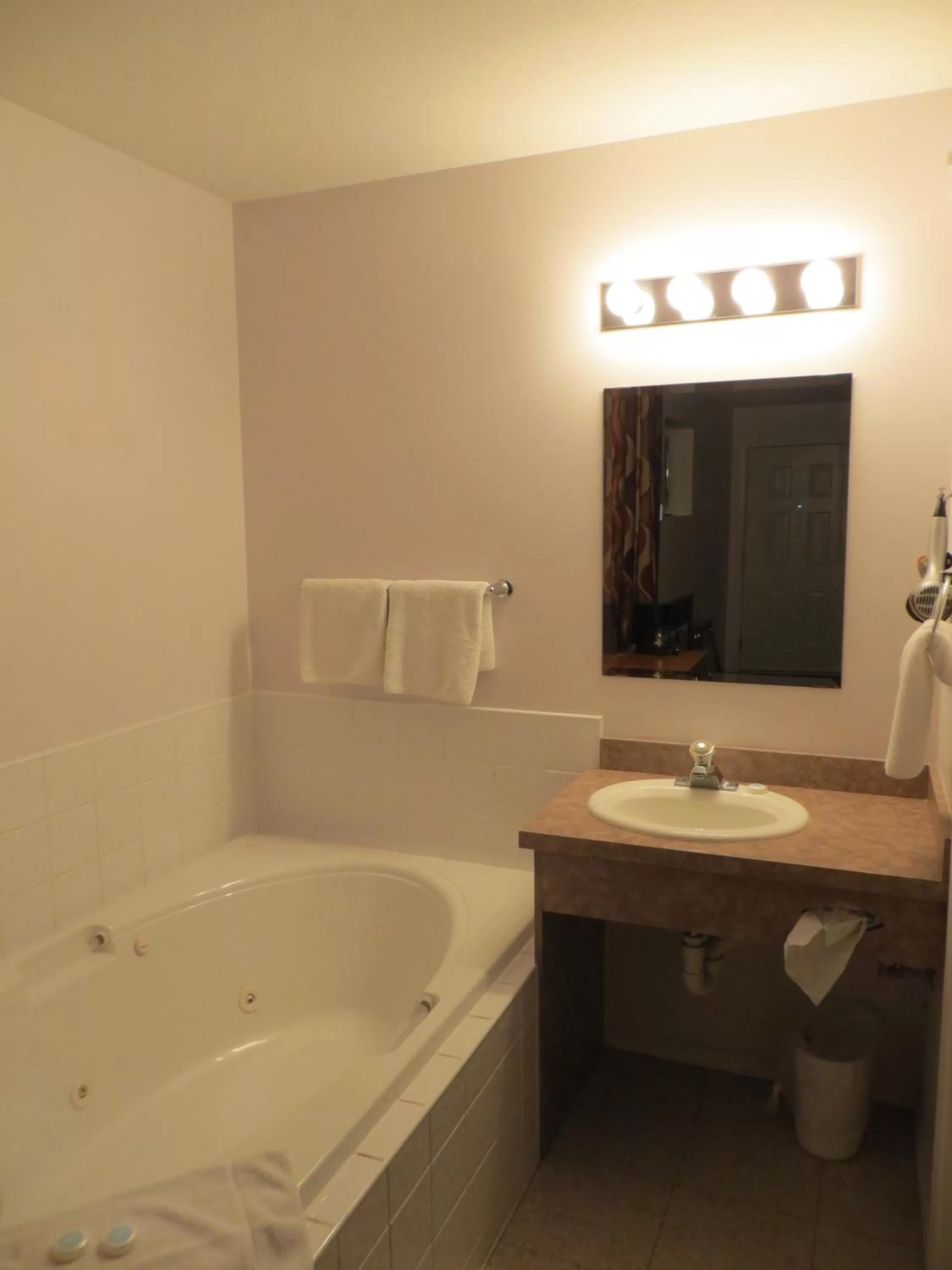 Bedroom in Cactus Tree Inn