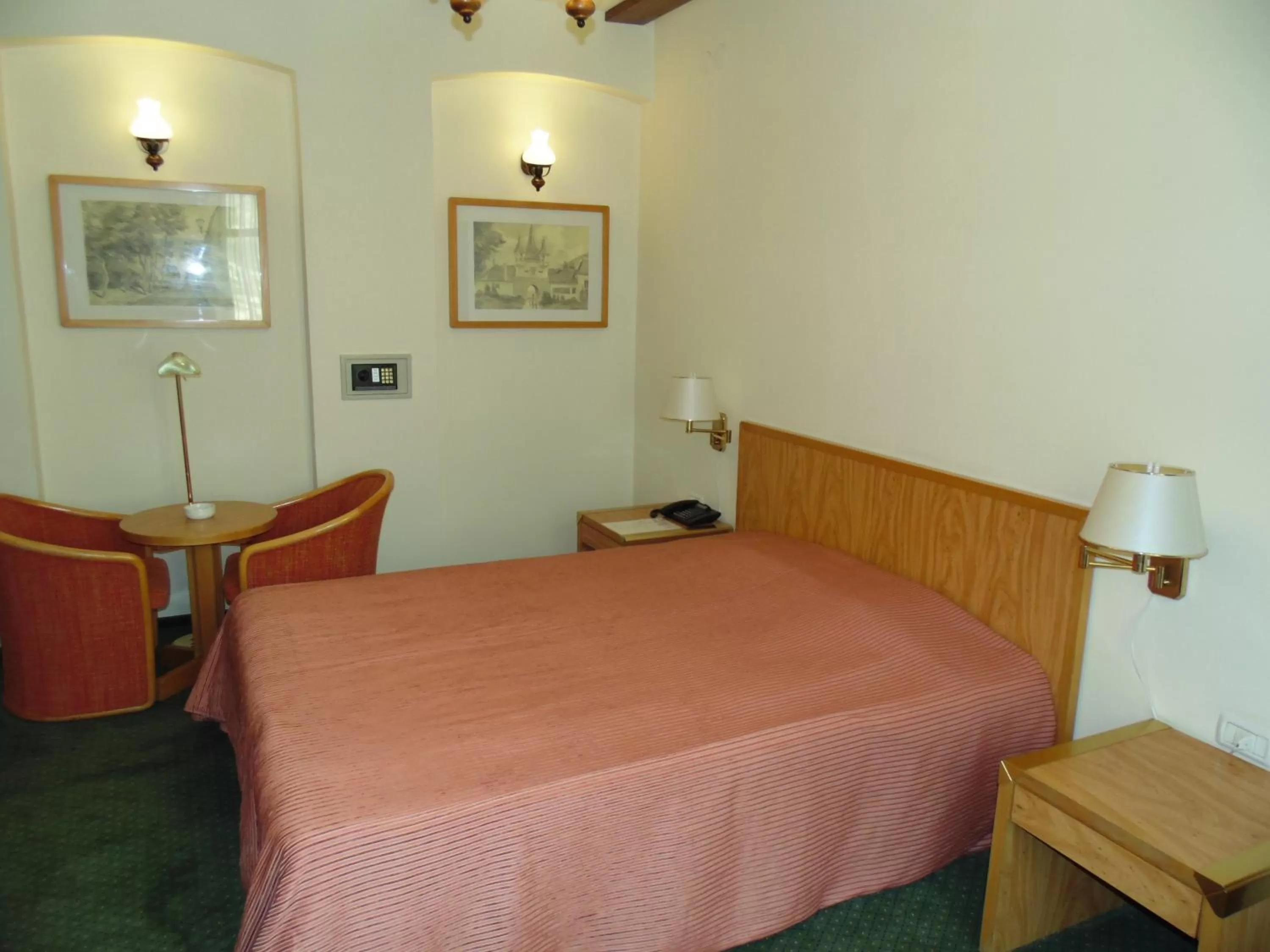 Bed in Curtea Brasoveana