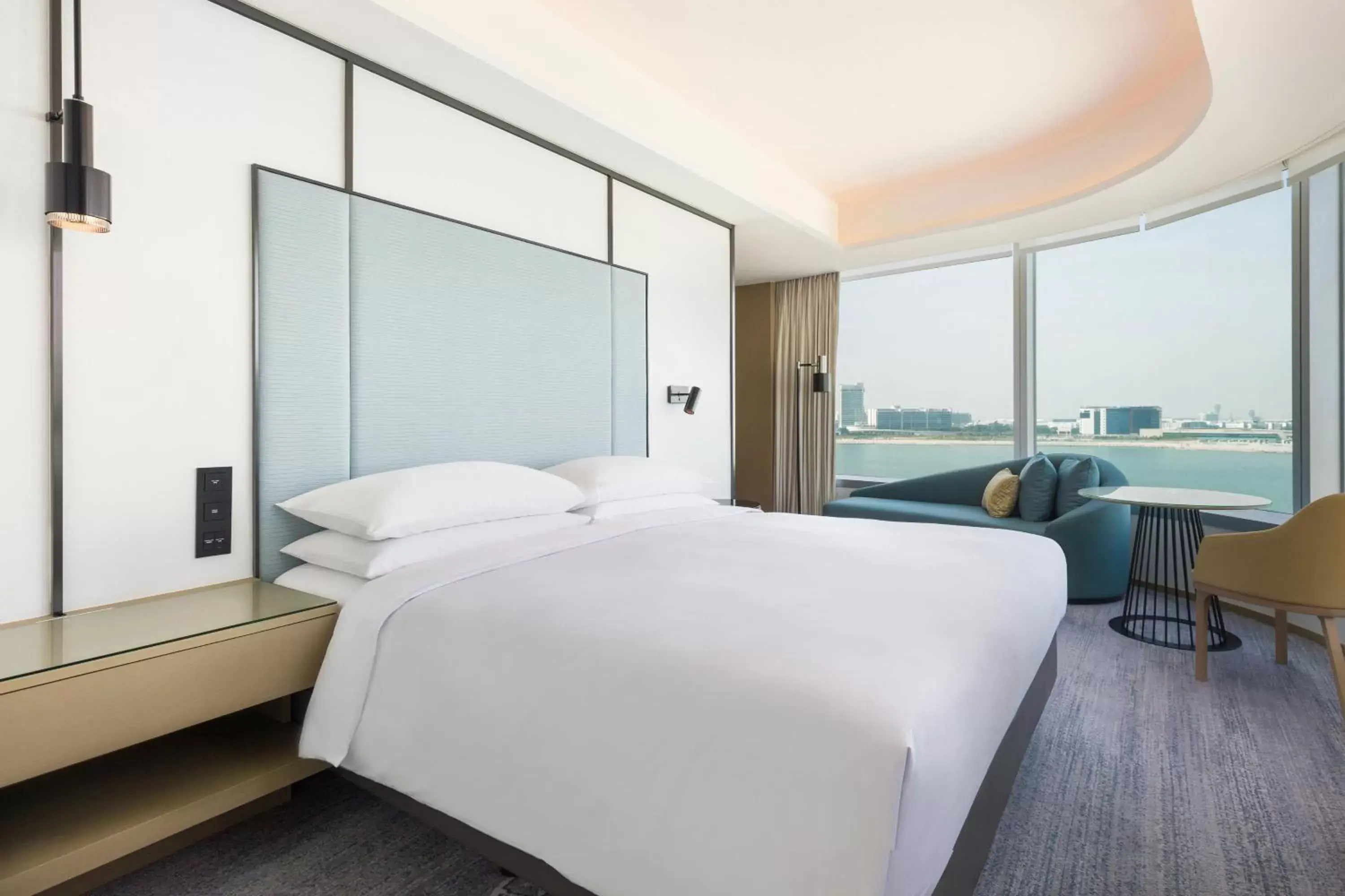 Photo of the whole room, Bed in Four Points by Sheraton Hong Kong, Tung Chung