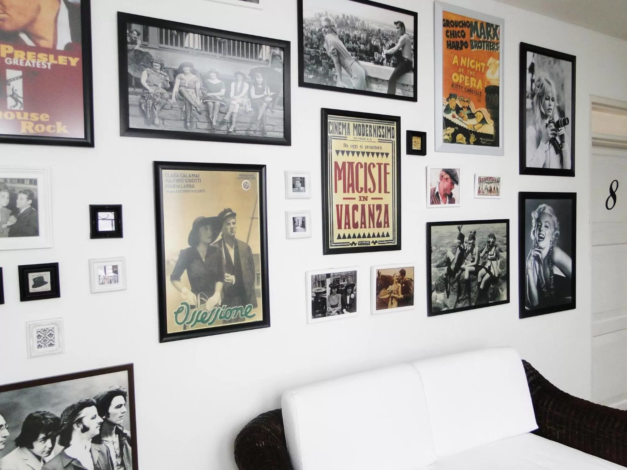 Decorative detail, Bed in Arco Apartasuites