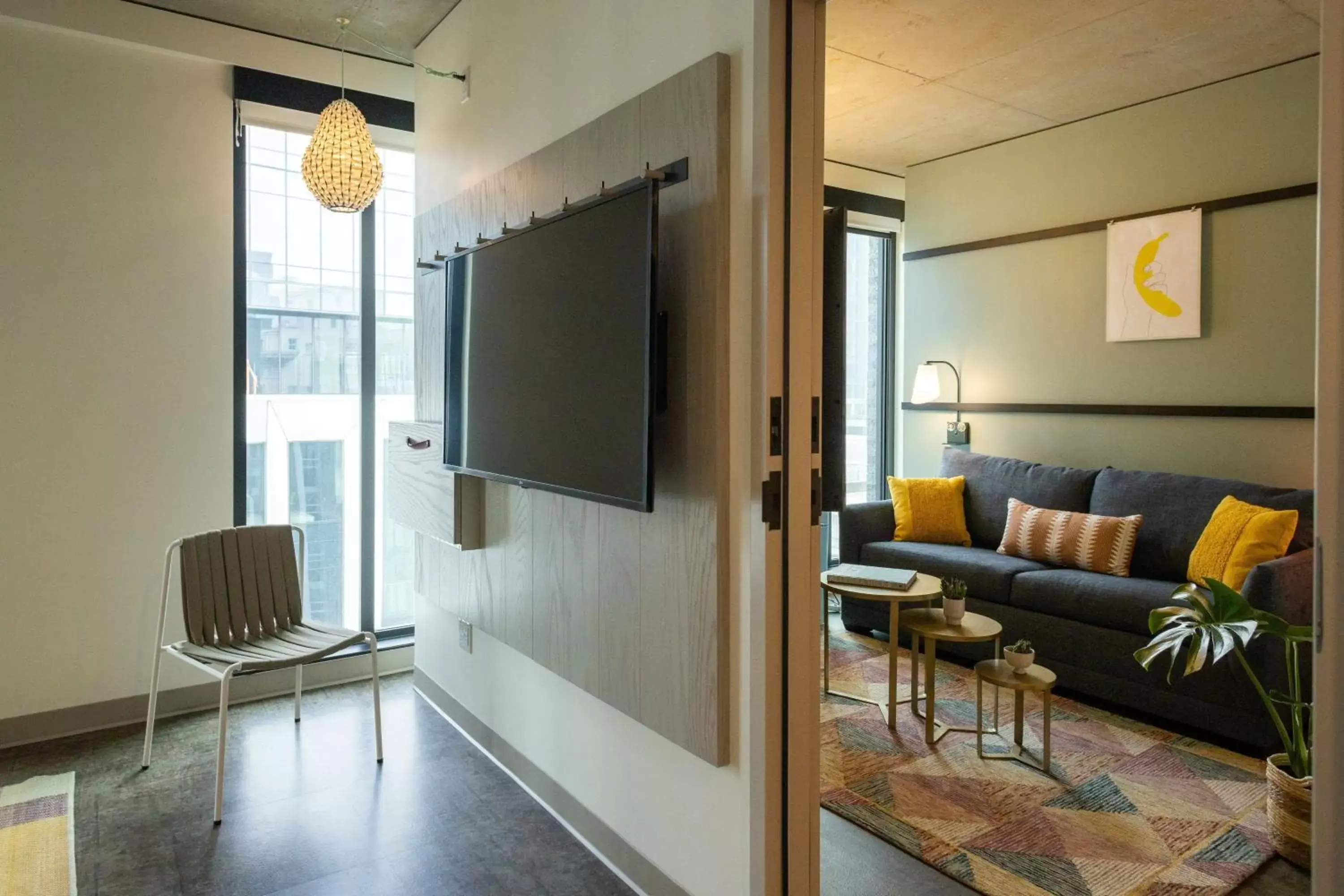 Living room, Seating Area in Moxy Portland Downtown