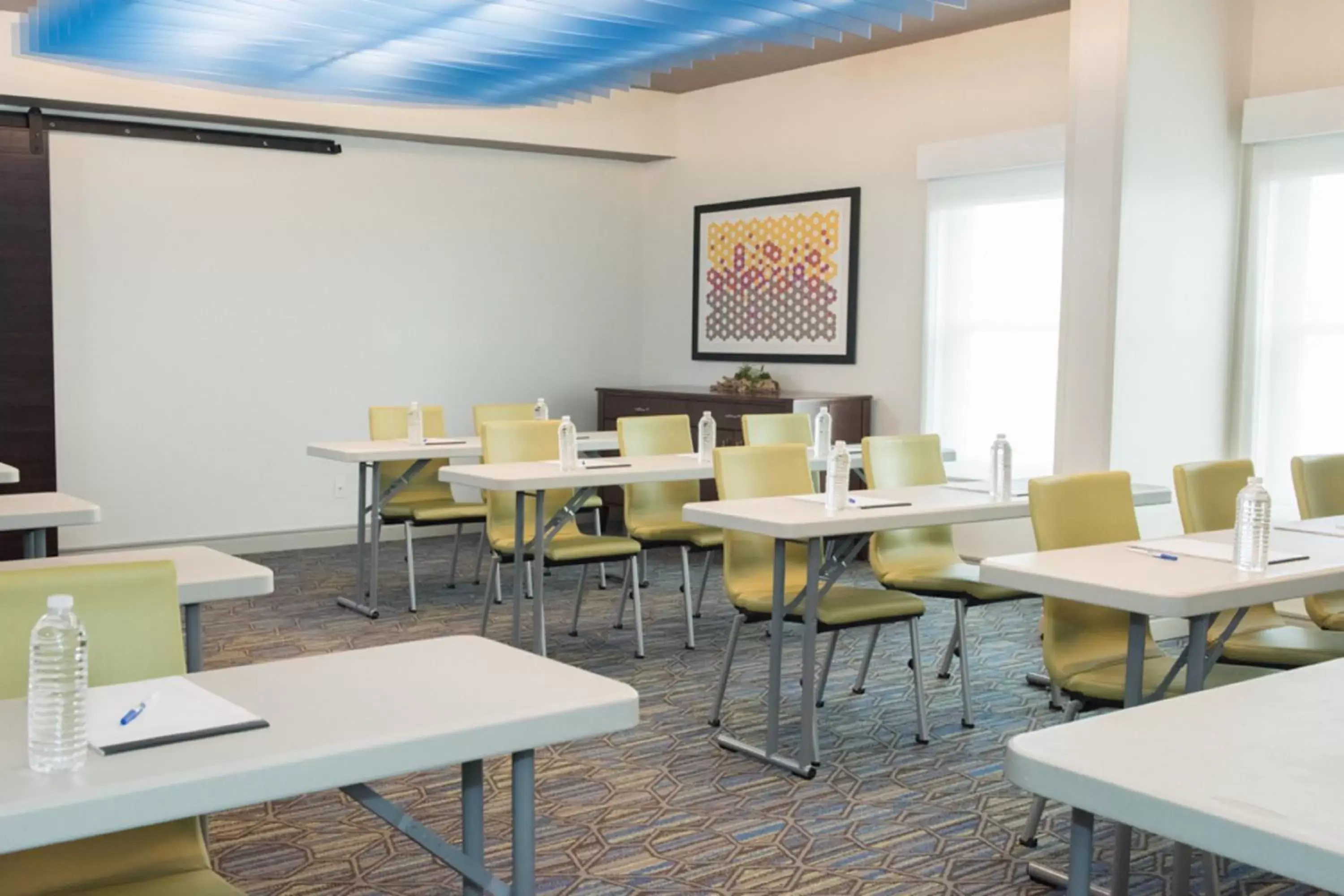 Meeting/conference room, Restaurant/Places to Eat in Holiday Inn Express Pascagoula-Moss Point, an IHG Hotel