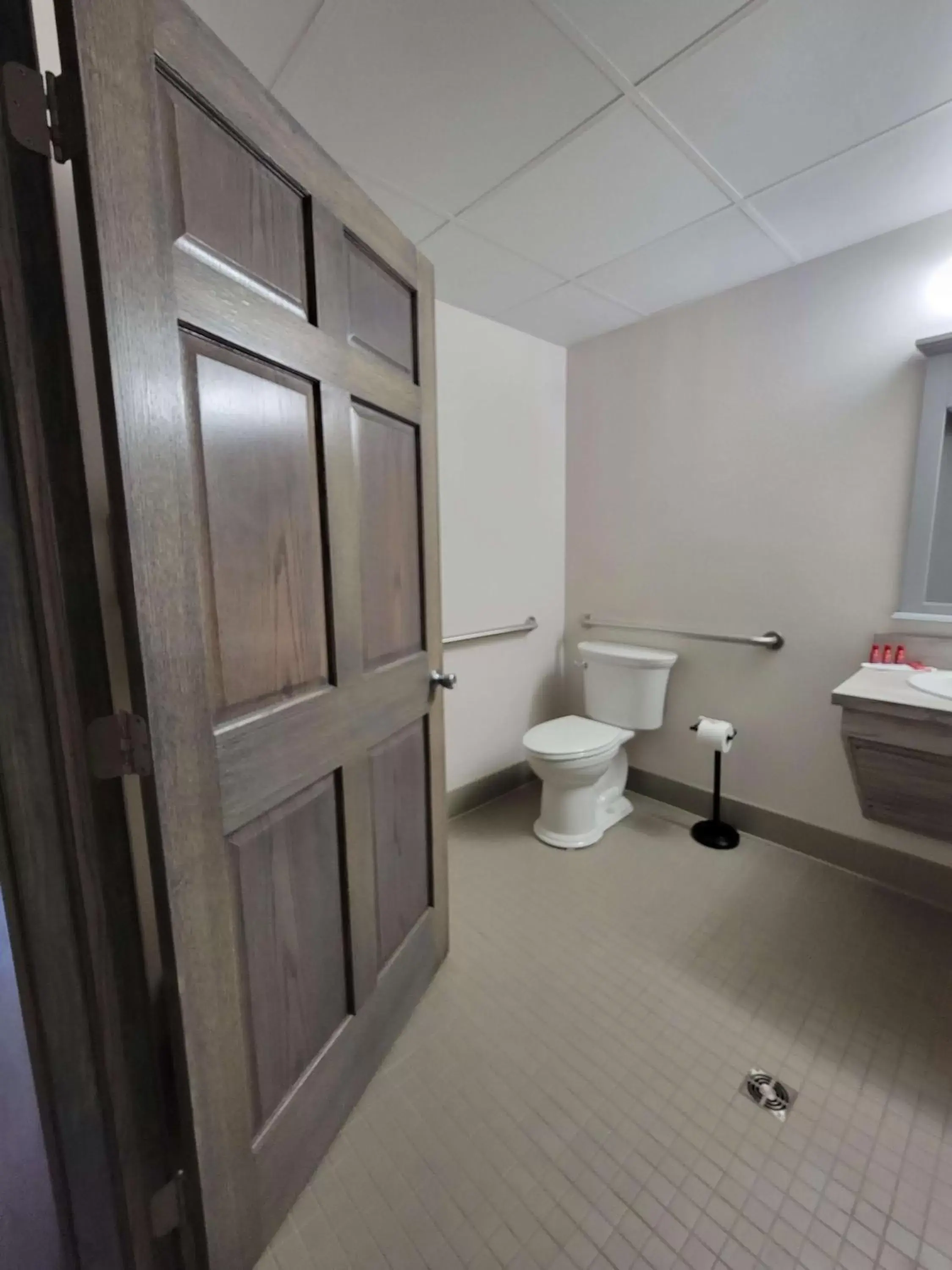 Bathroom in SureStay Plus Hotel by Best Western Grand Island