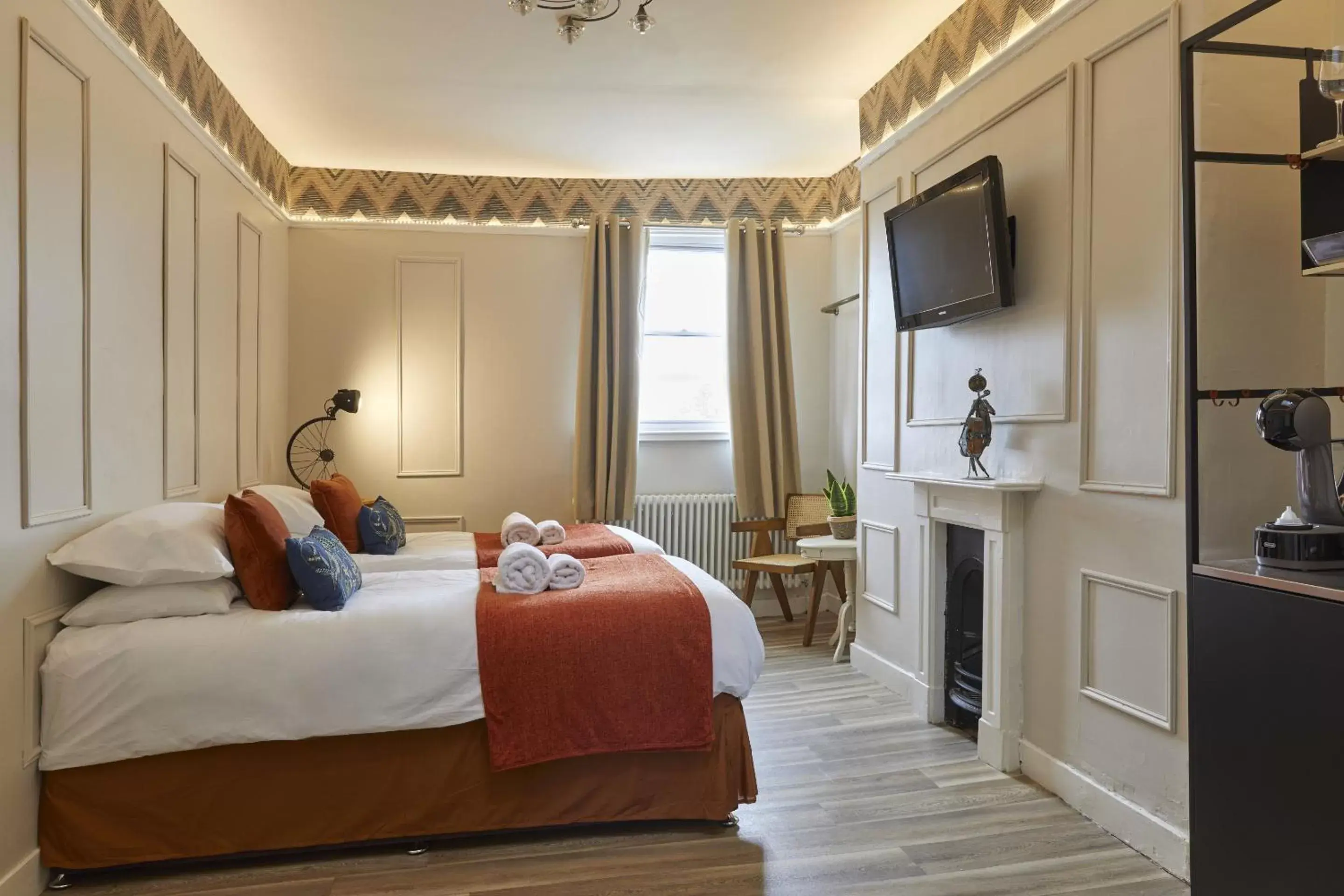 Twin Room with Private Bathroom in 81 Promenade Cheltenham Twin Room with Private Bathroom in 81 Promenade Cheltenham