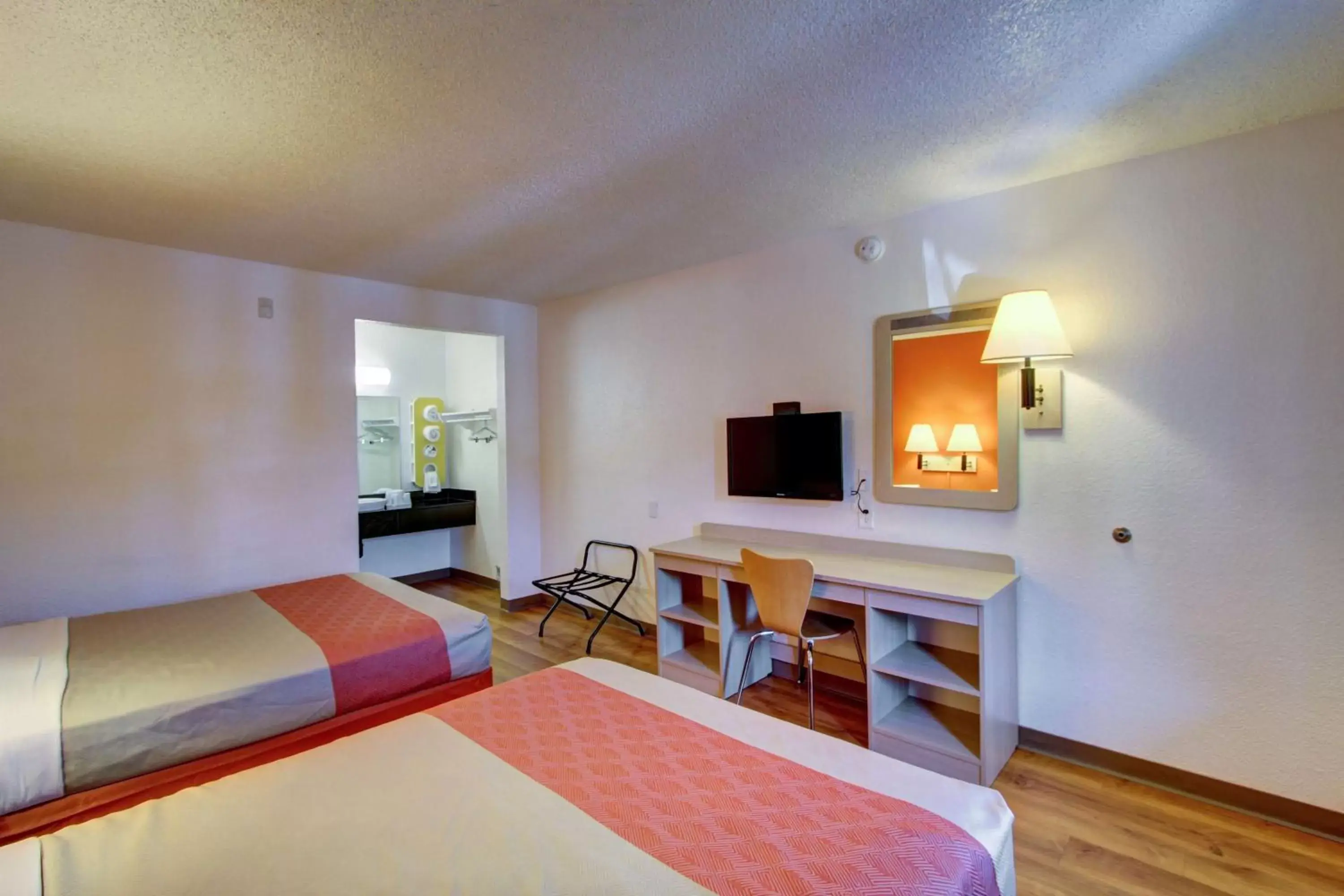 TV and multimedia, Room Photo in Motel 6-La Mesa, CA - San Diego