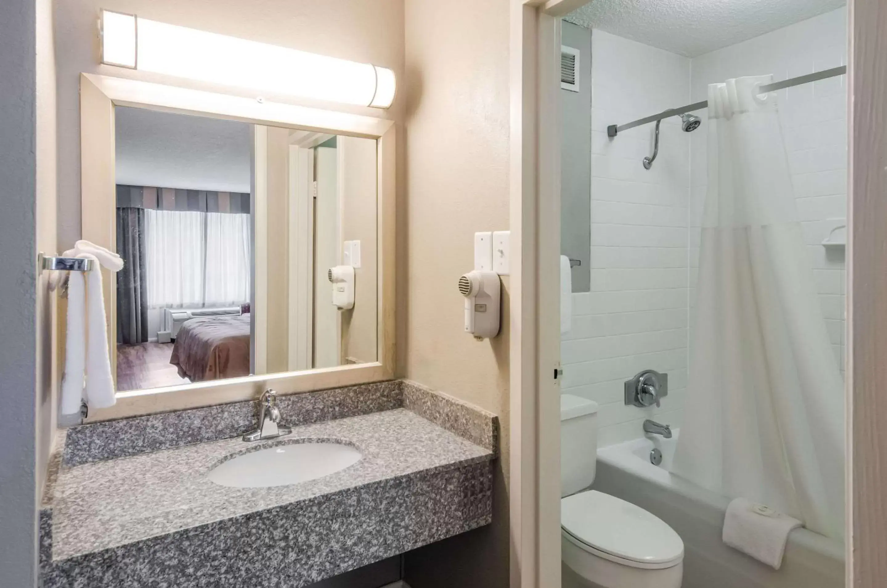 Bathroom in Quality Inn Roanoke Airport
