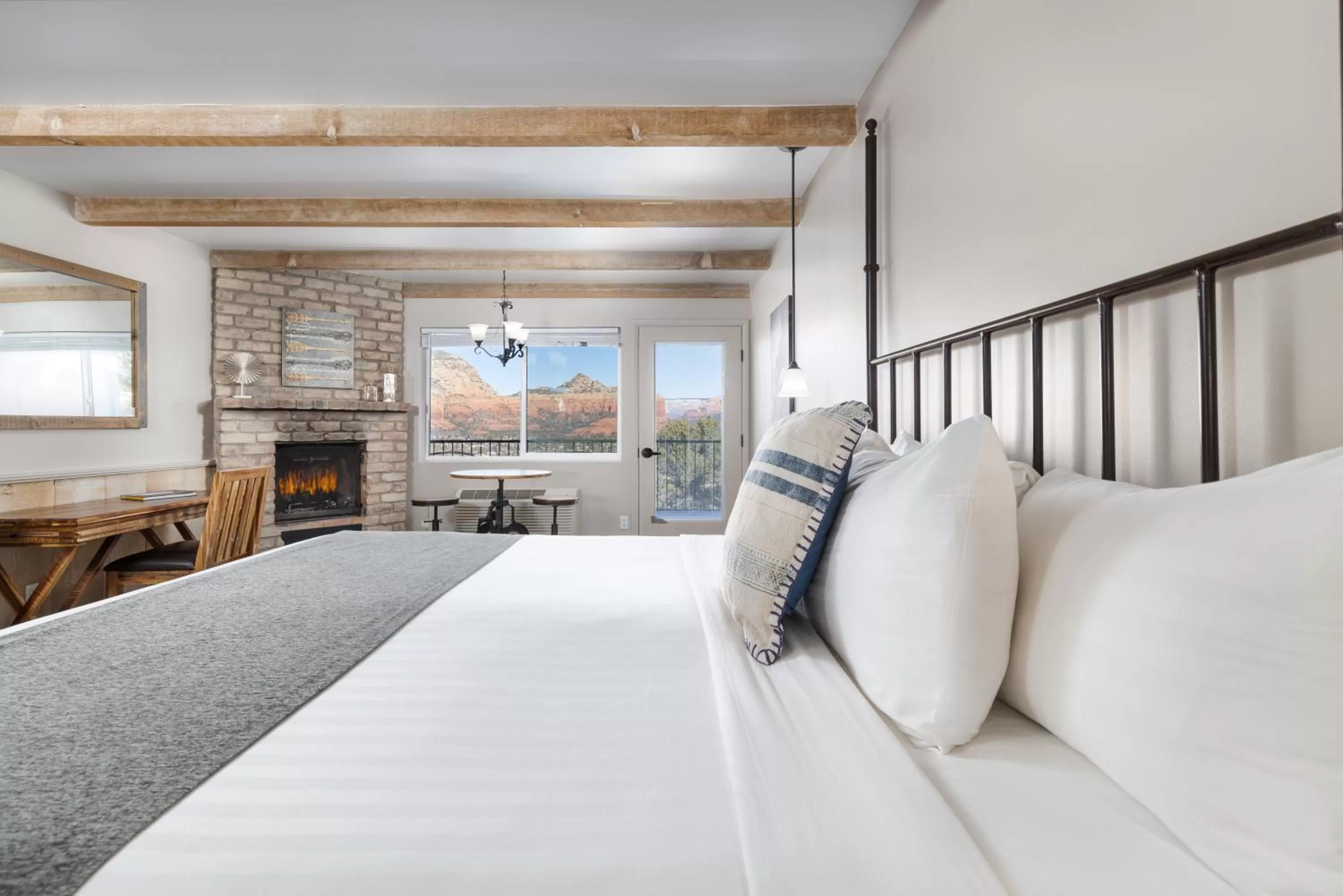 Bed in Sky Ranch Lodge