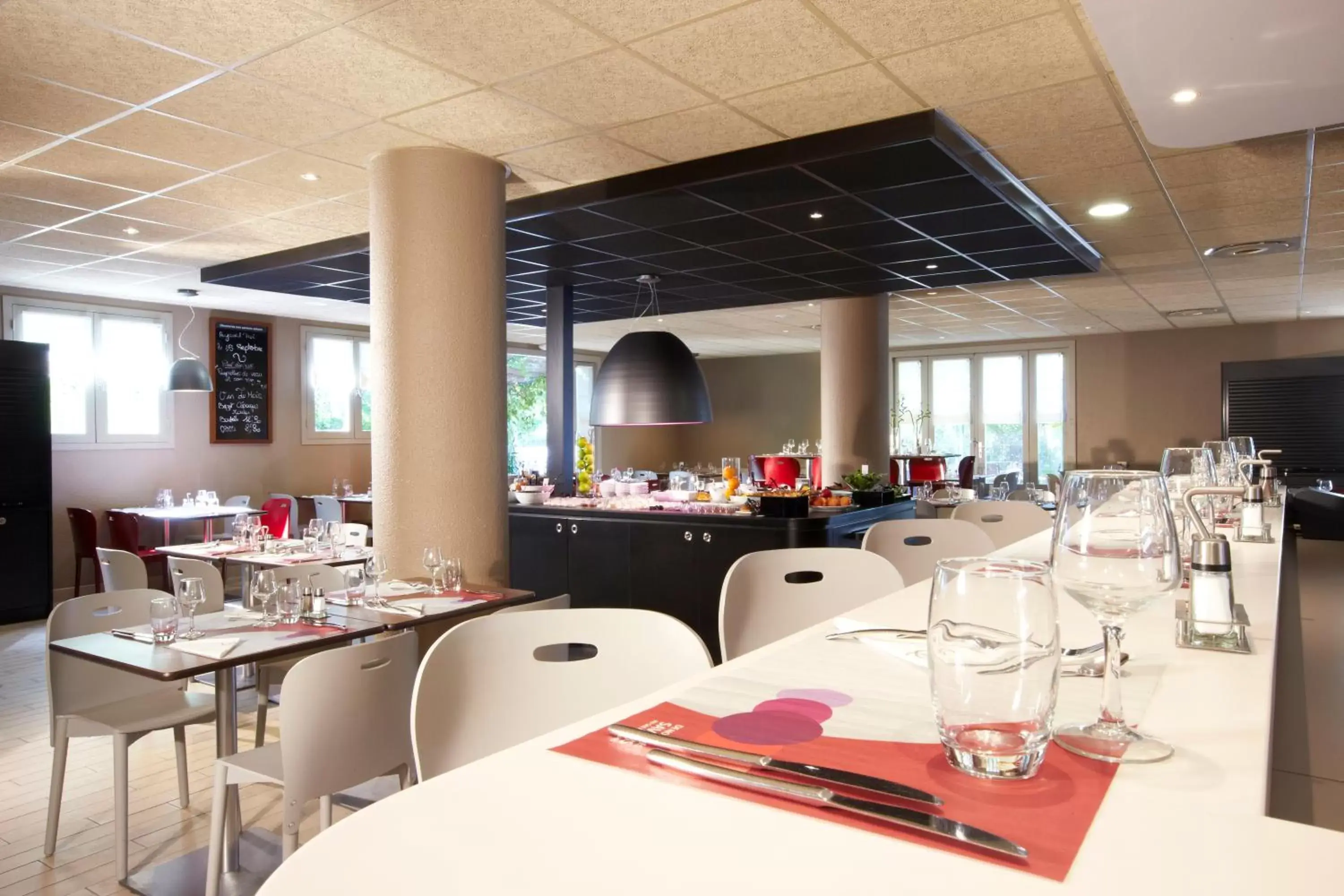 Restaurant/Places to Eat in Campanile Aix-en-Provence Sud - Pont de l'Arc