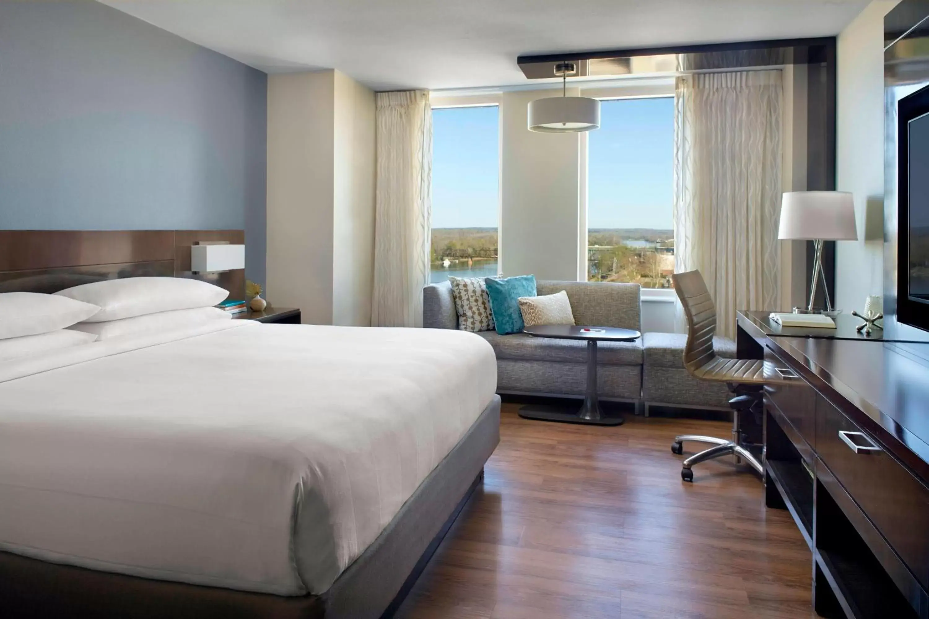 Guest King Room - Concierge Level in Augusta Marriott at the Convention Center Guest King Room - Concierge Level in Augusta Marriott at the Convention Center