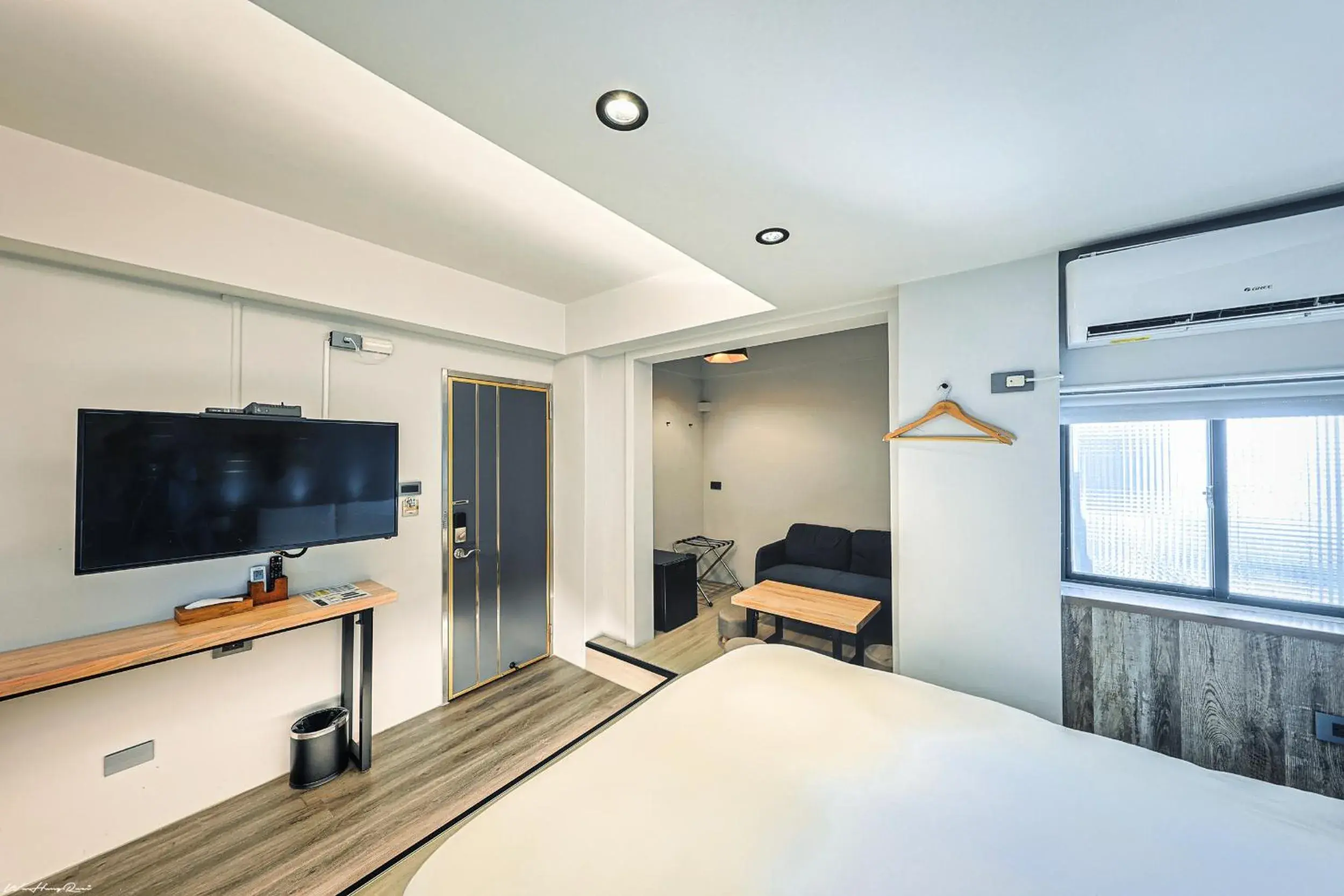 TV and multimedia, TV/Entertainment Center in YESHOME HOTEL