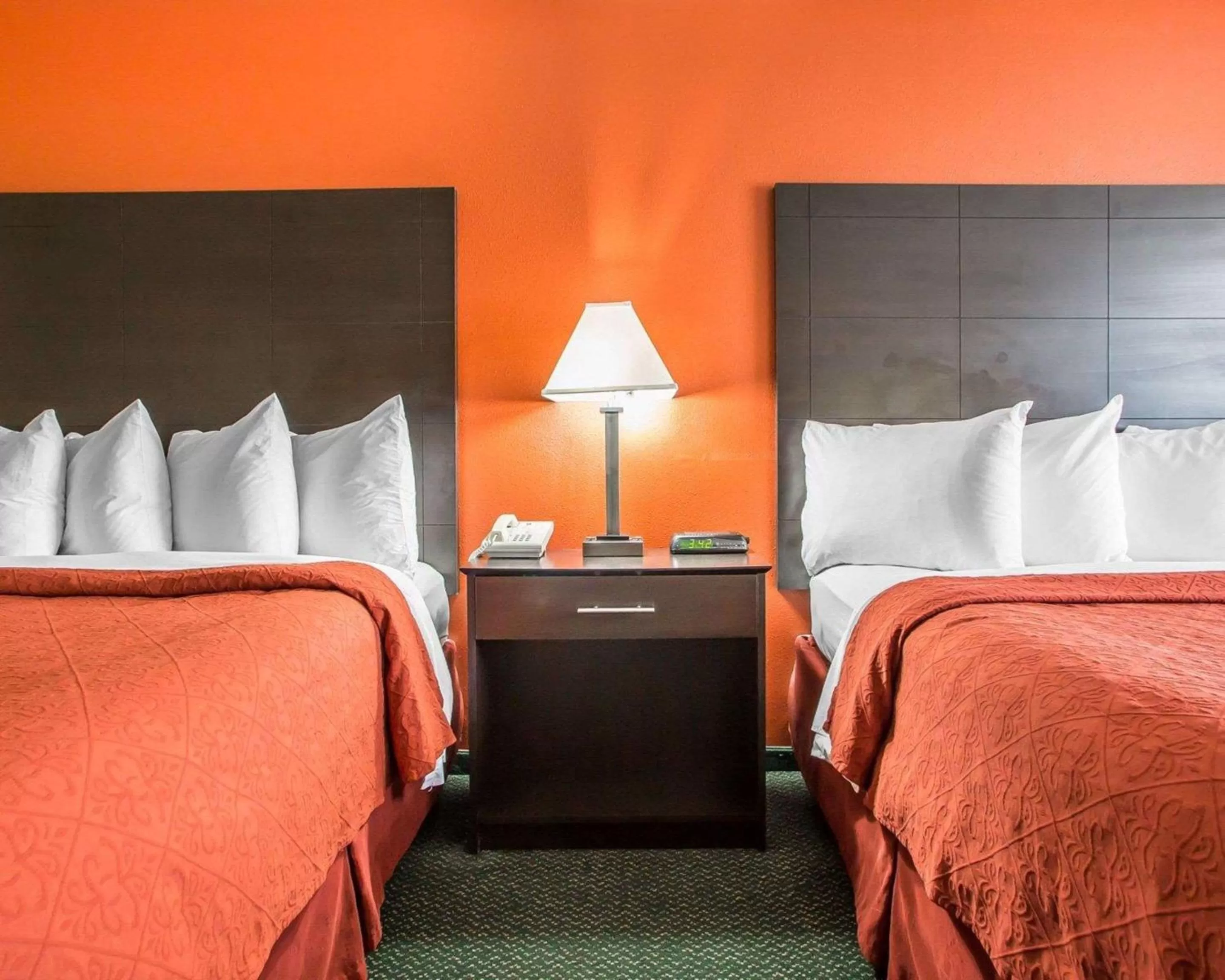 Photo of the whole room, Bed in Quality Inn Morton at I-74