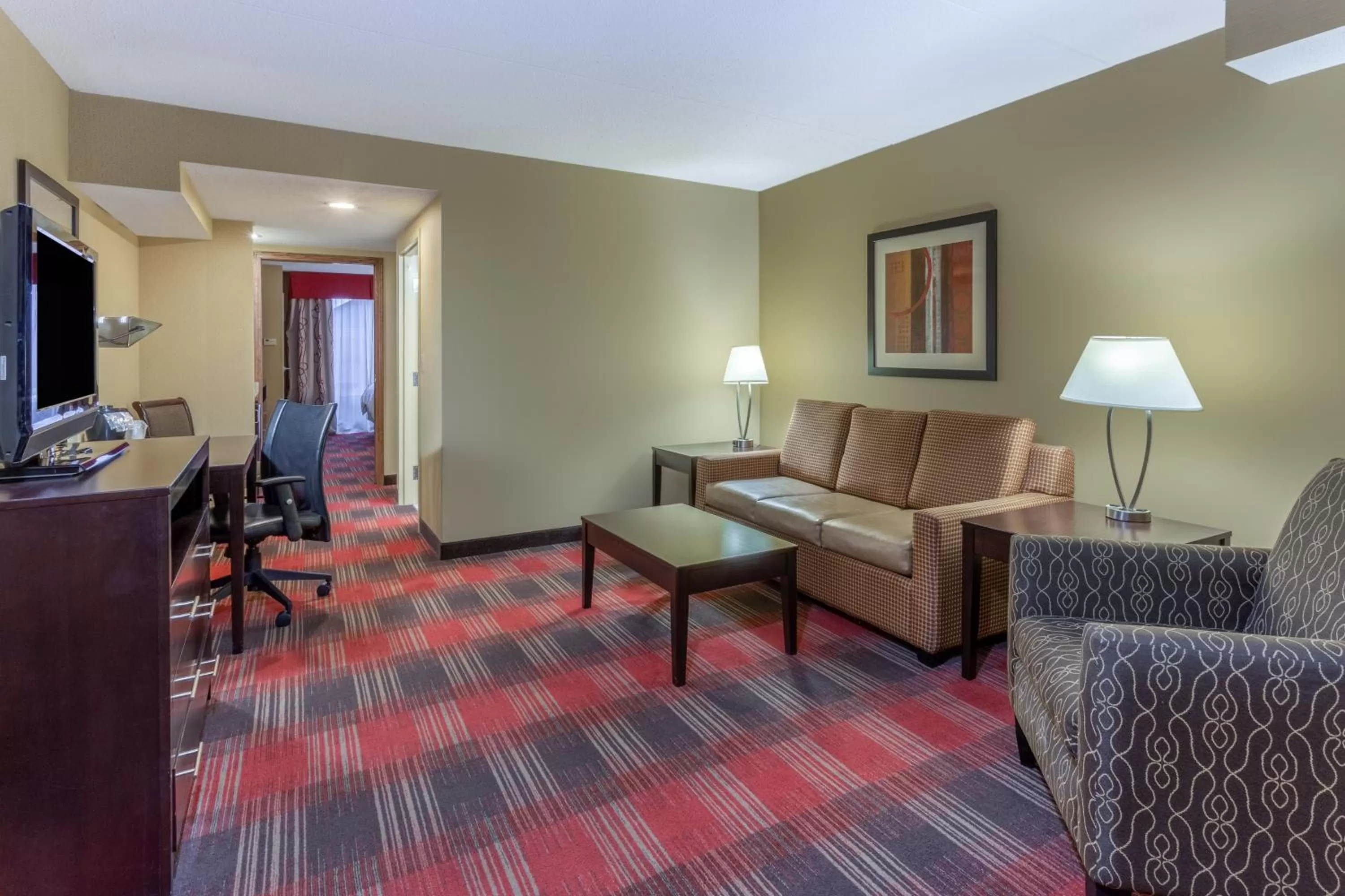 Photo of the whole room in Holiday Inn Express Hotel & Suites Bowling Green by IHG