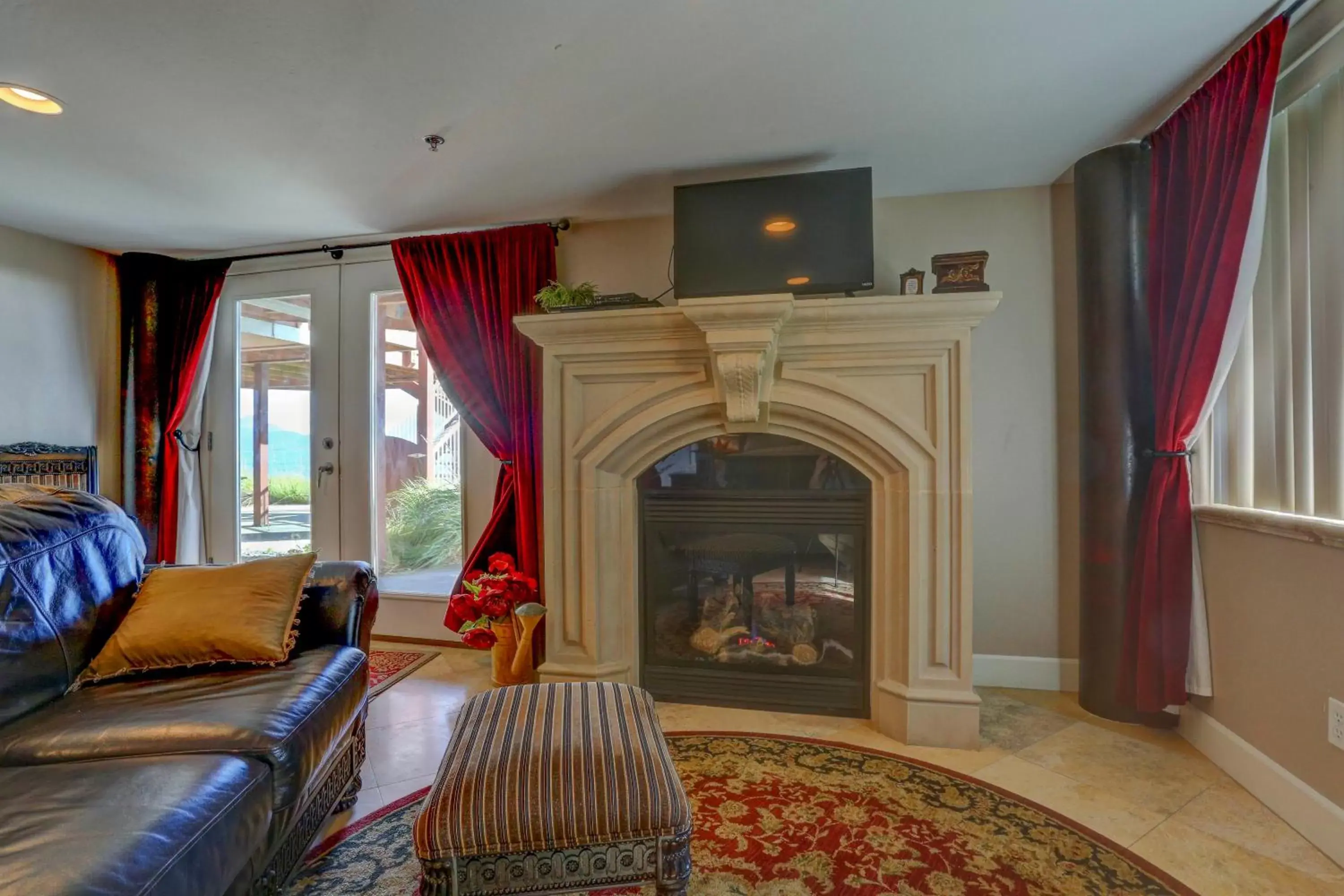 TV and multimedia, Seating Area in Land's End Resort