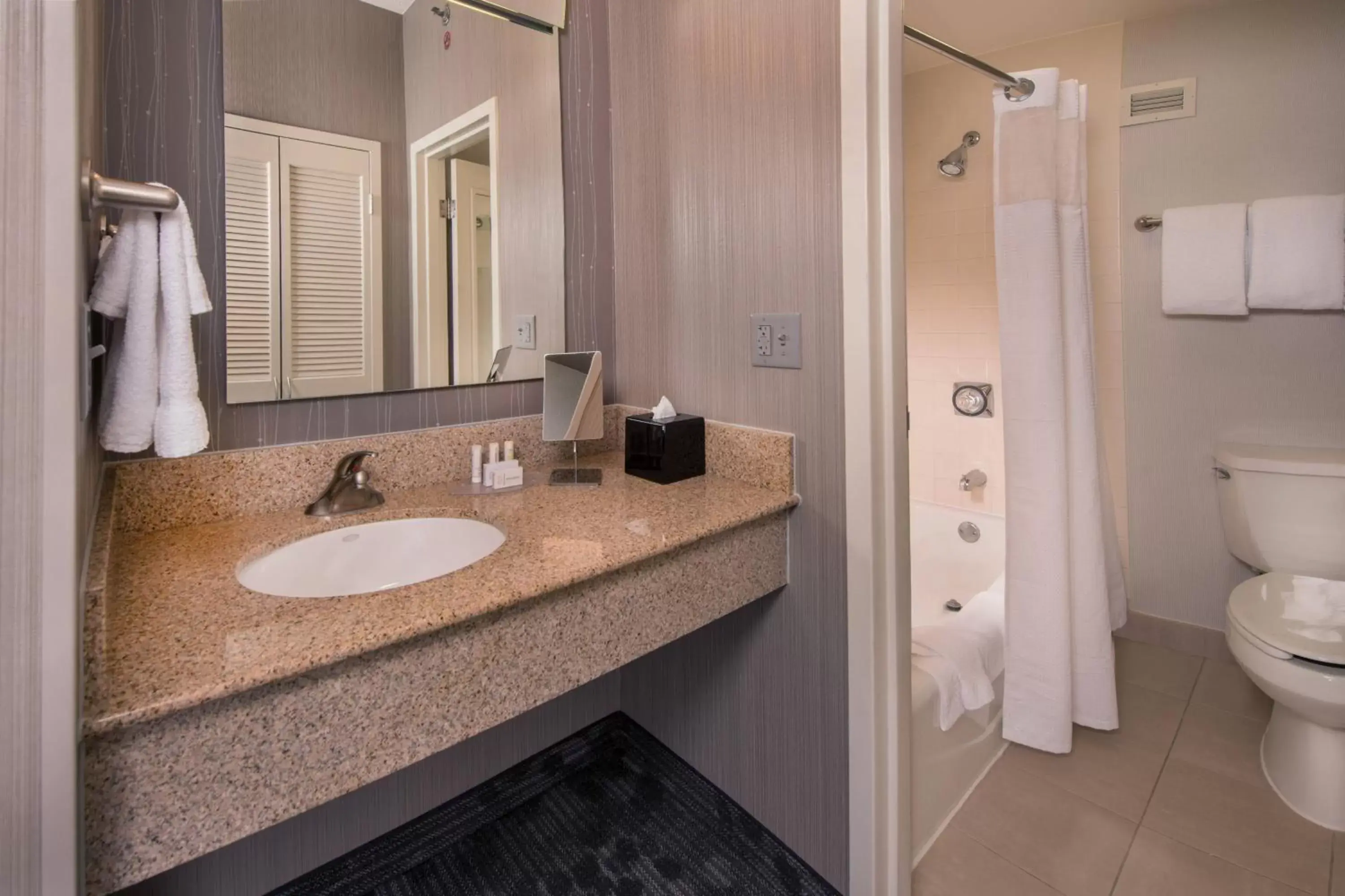 Bathroom in Courtyard by Marriott Dulles Airport Chantilly