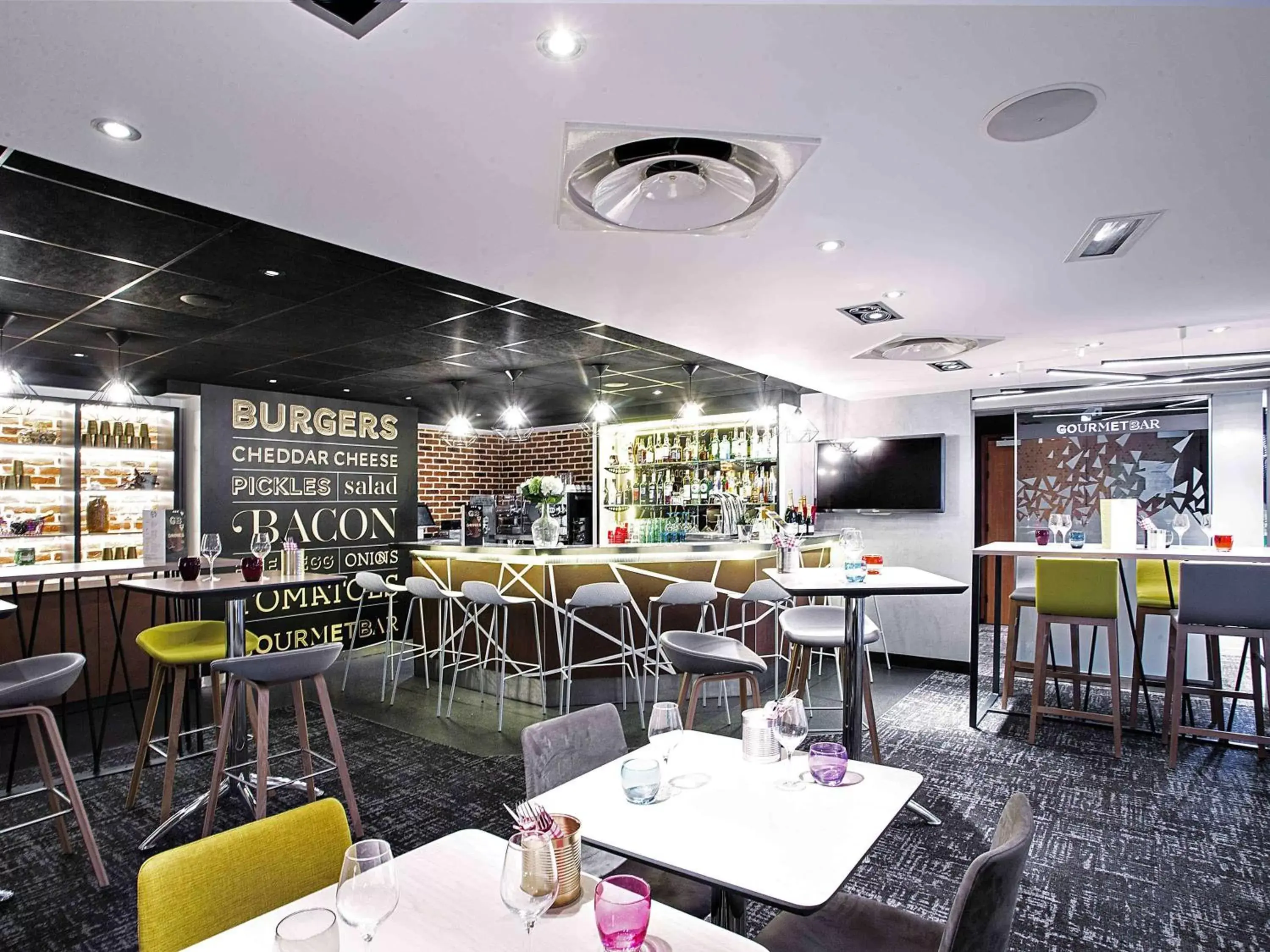 Lounge or bar, Restaurant/Places to Eat in Novotel Toulouse Purpan Aéroport
