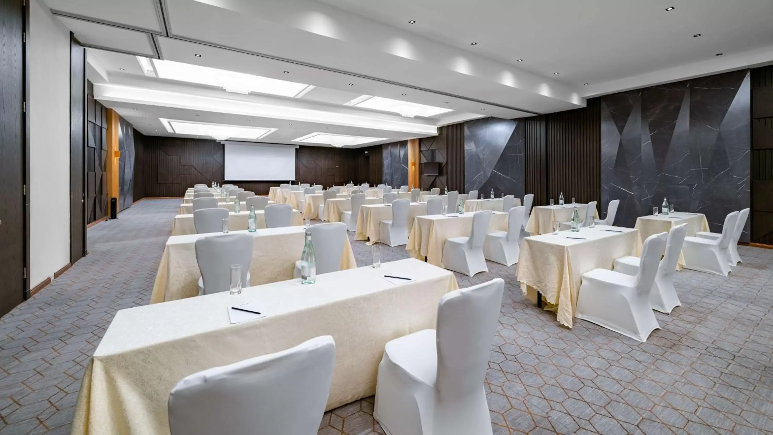 Meeting/conference room in Radisson Blu Hotel Riyadh Qurtuba