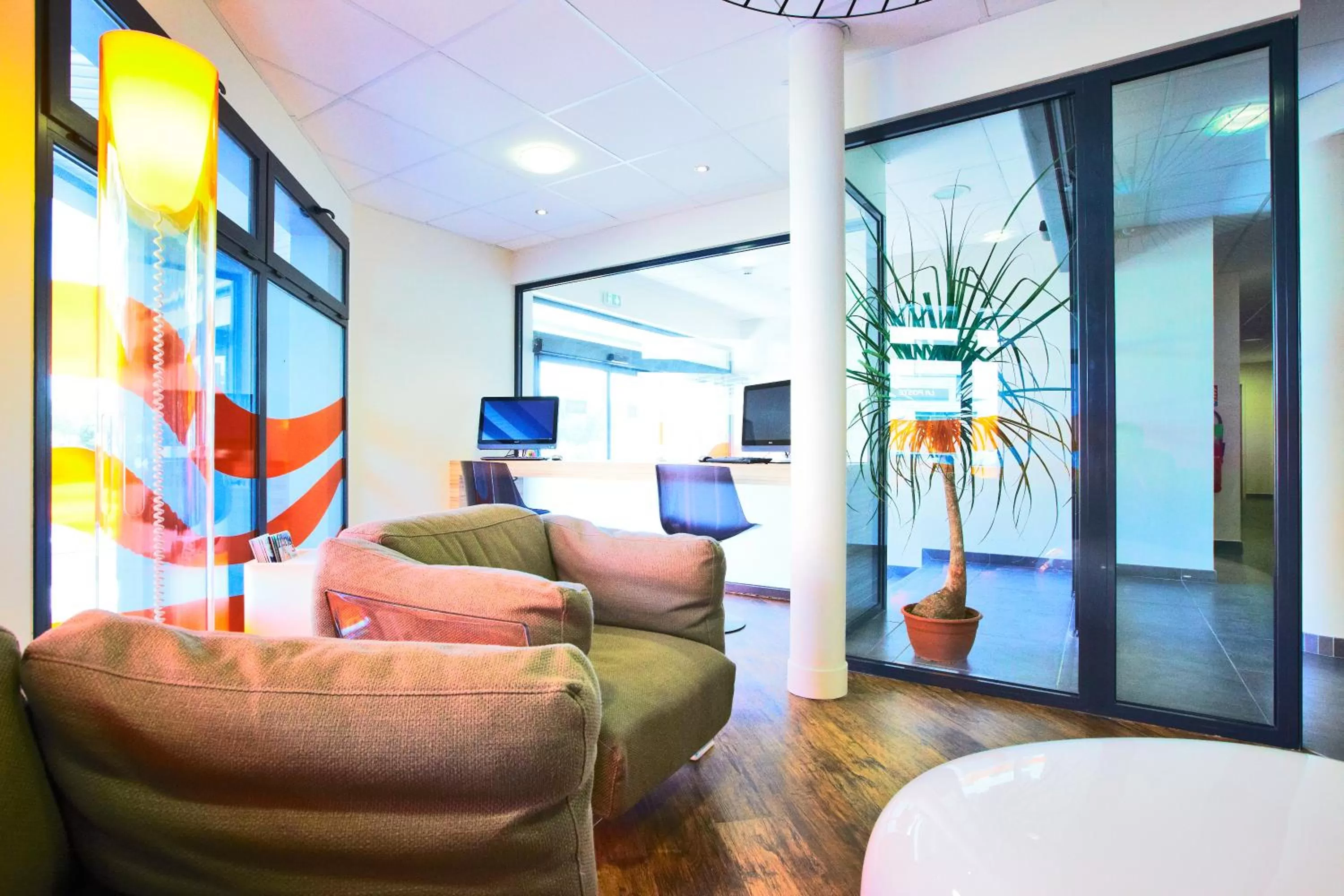 Lounge or bar in Hôtel Confort La Rochelle Centre les Minimes