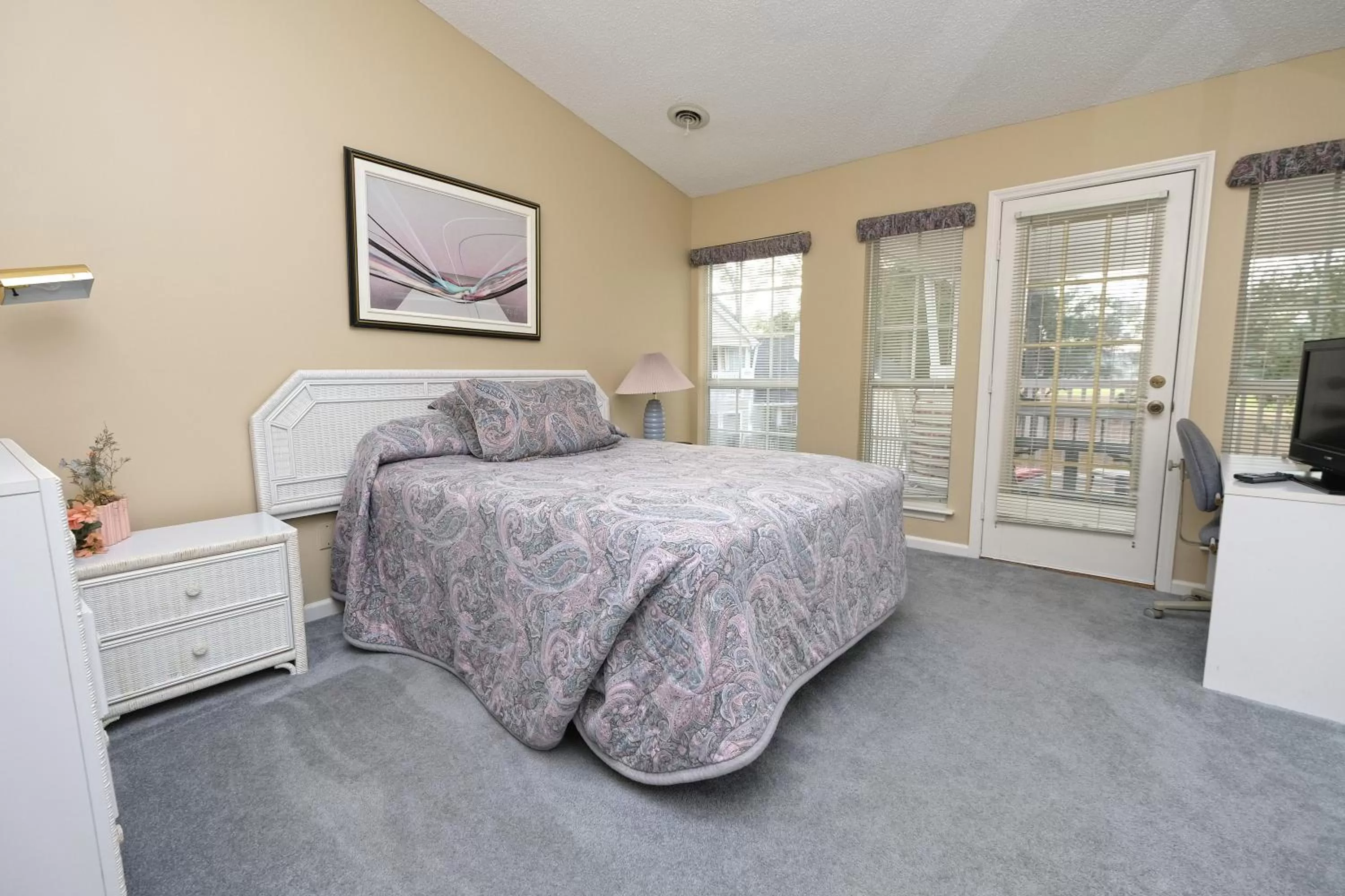 Bedroom, Bed in Litchfield Beach & Golf Resort