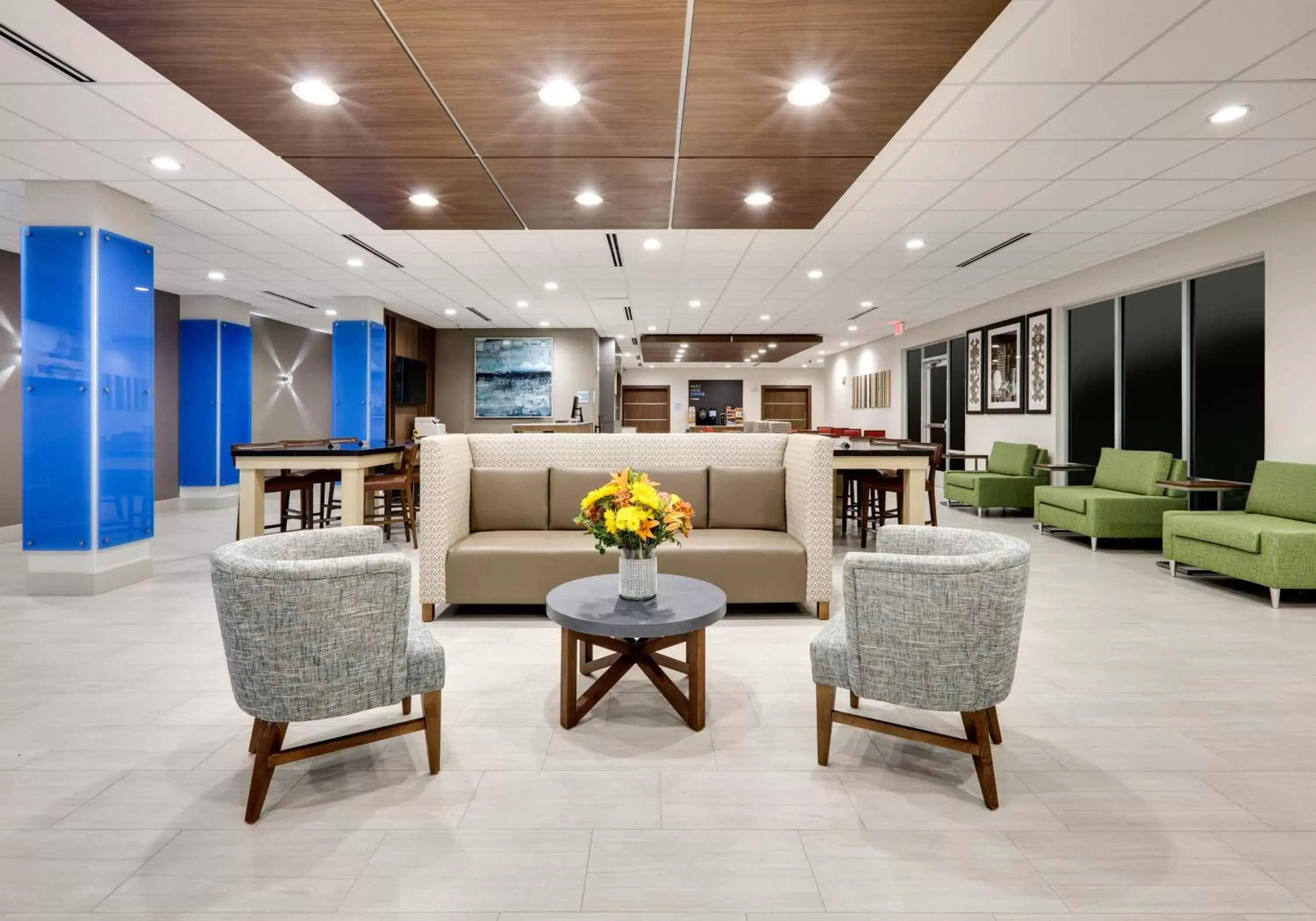 Property building in Holiday Inn Express & Suites - Plano - The Colony by IHG Property building in Holiday Inn Express & Suites - Plano - The Colony by IHG