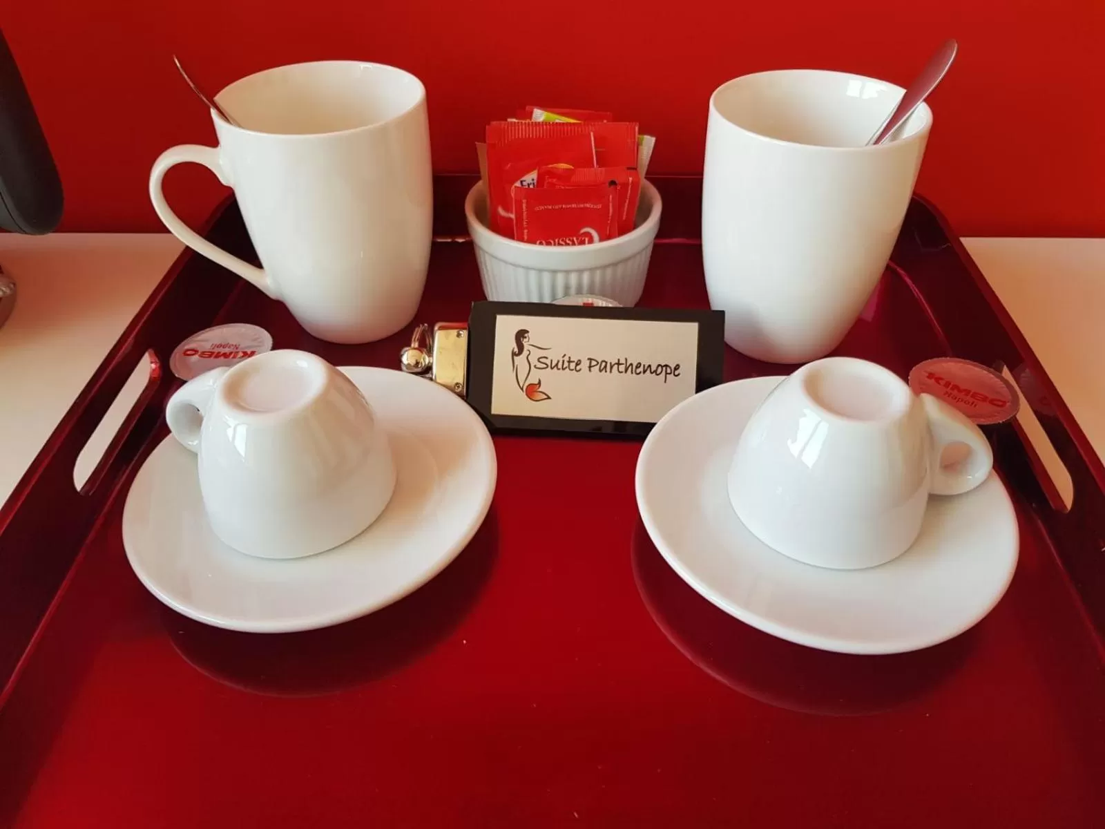 Coffee/tea facilities in 2B Fifteen Floor Suite Napoli