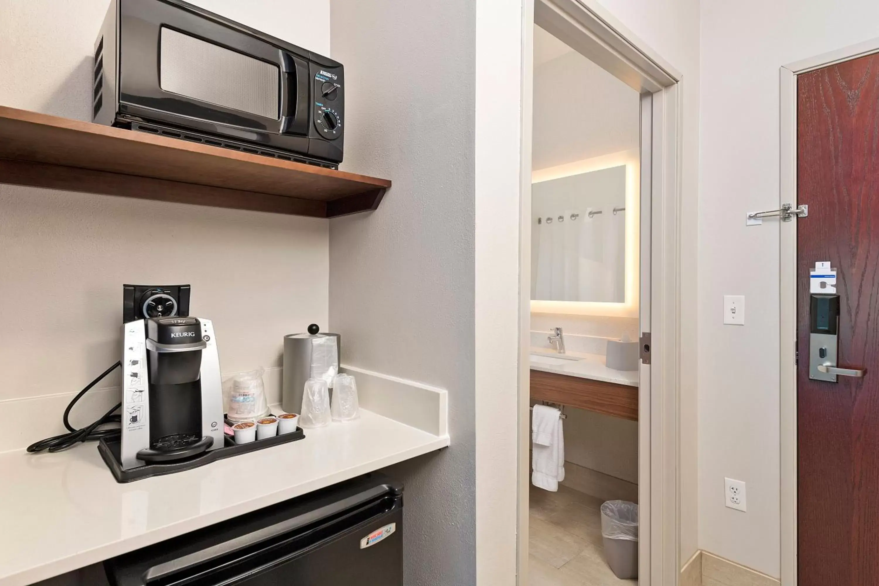 Photo of the whole room, Kitchen/Kitchenette in Holiday Inn Express Hotel and Suites Conroe, an IHG Hotel