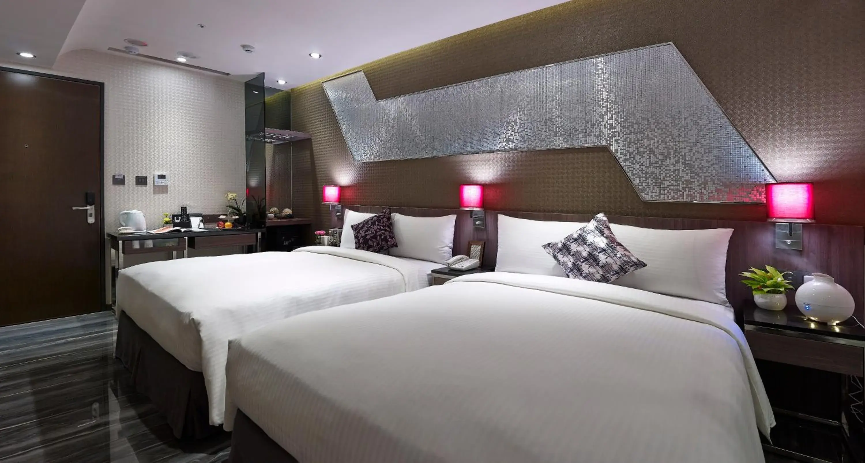 Photo of the whole room, Bed in Beauty Hotels Taipei - Hotel Bfun