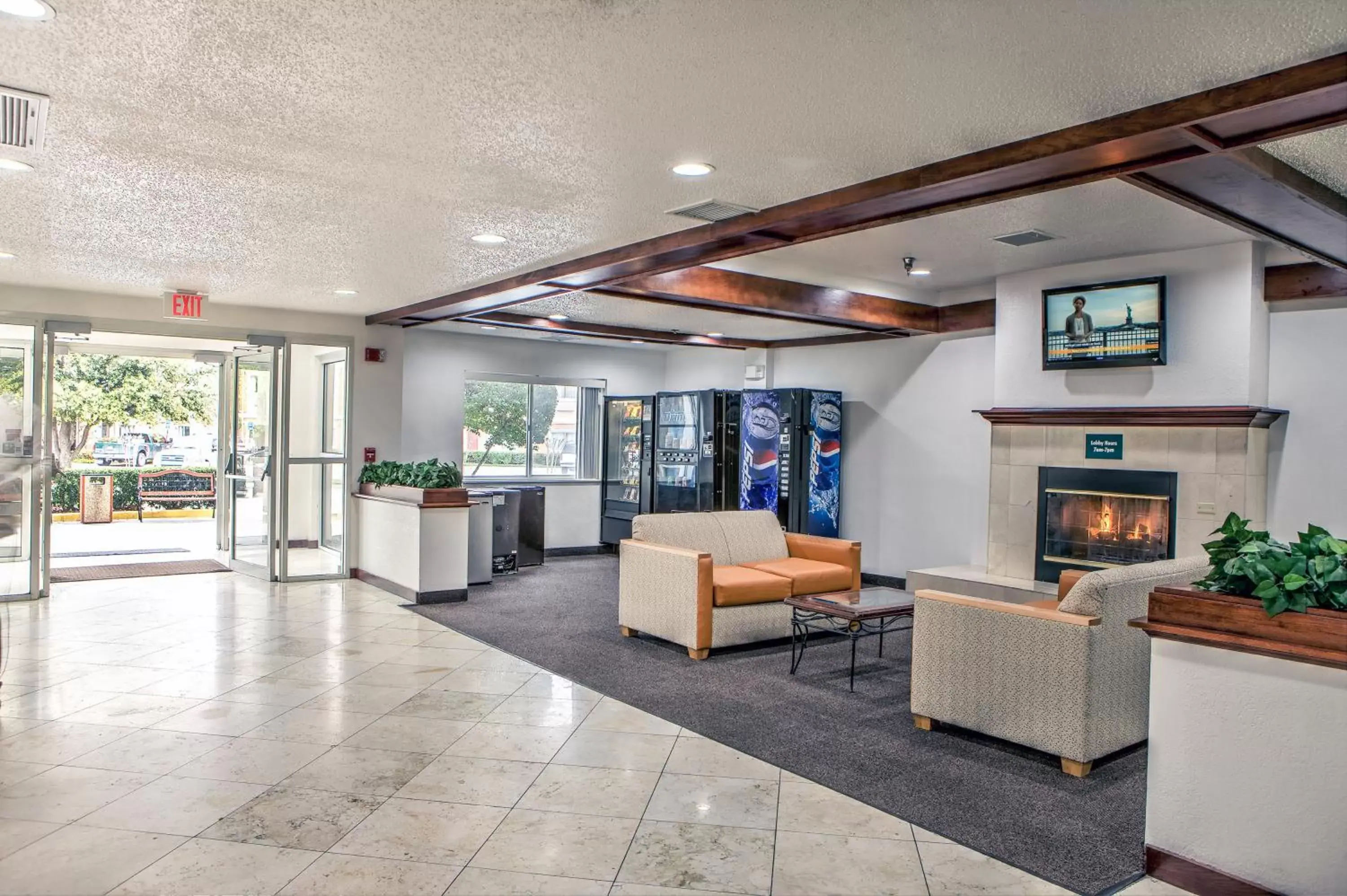 Lobby or reception, Lobby/Reception in Motel 6-Dallas, TX - Northwest