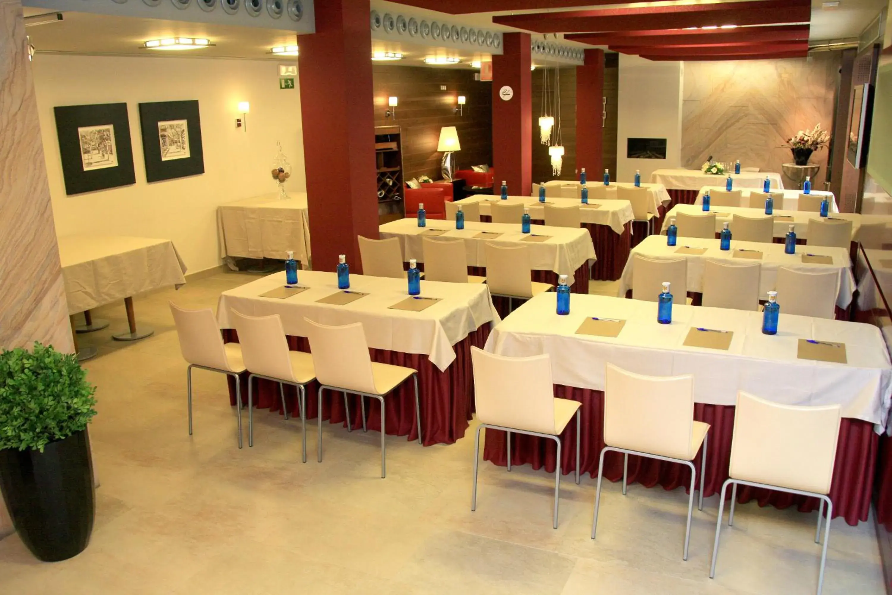 Business facilities in Hotel Xauen