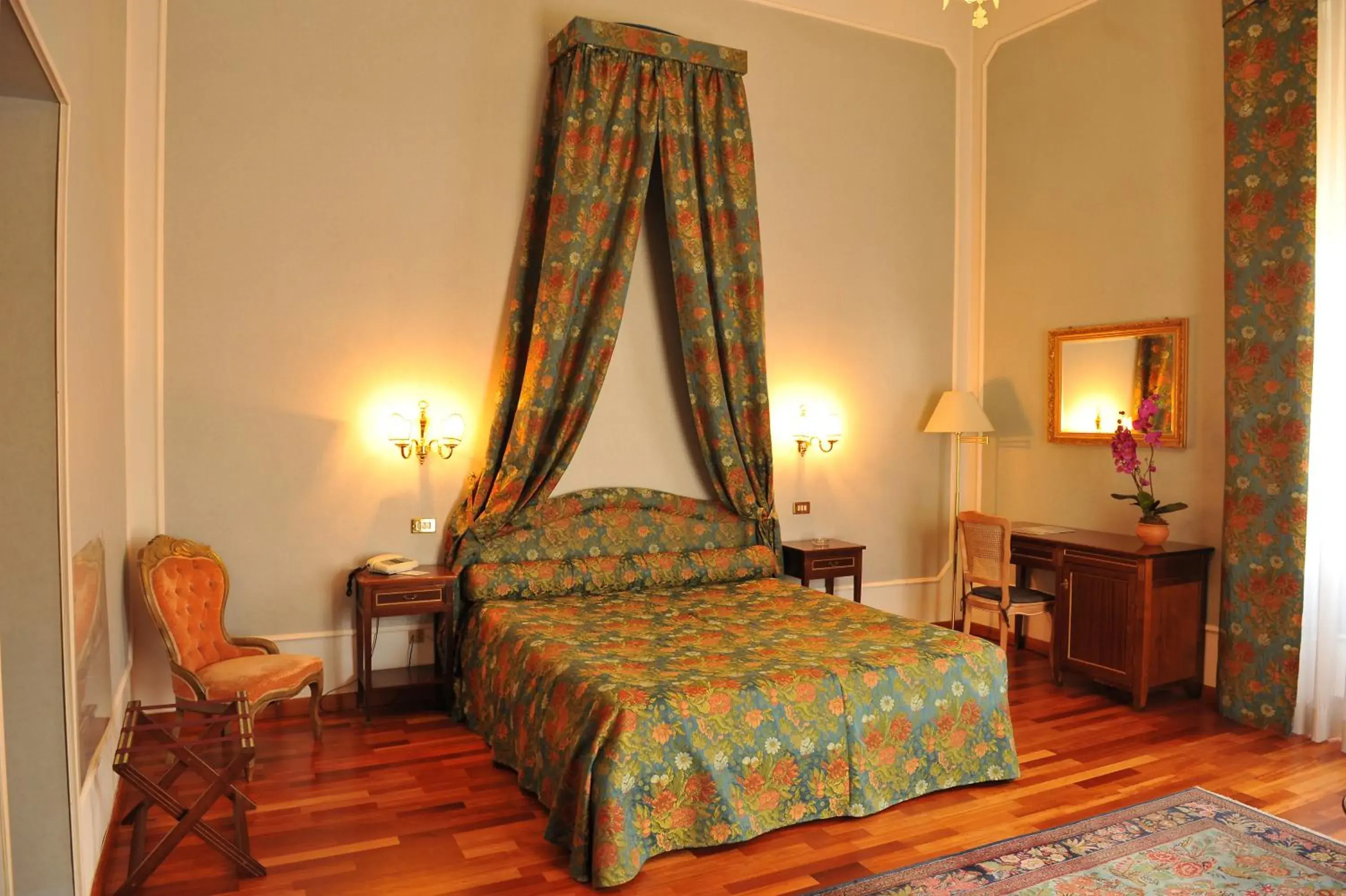 Photo of the whole room, Bed in Grande Albergo Quattro Stagioni