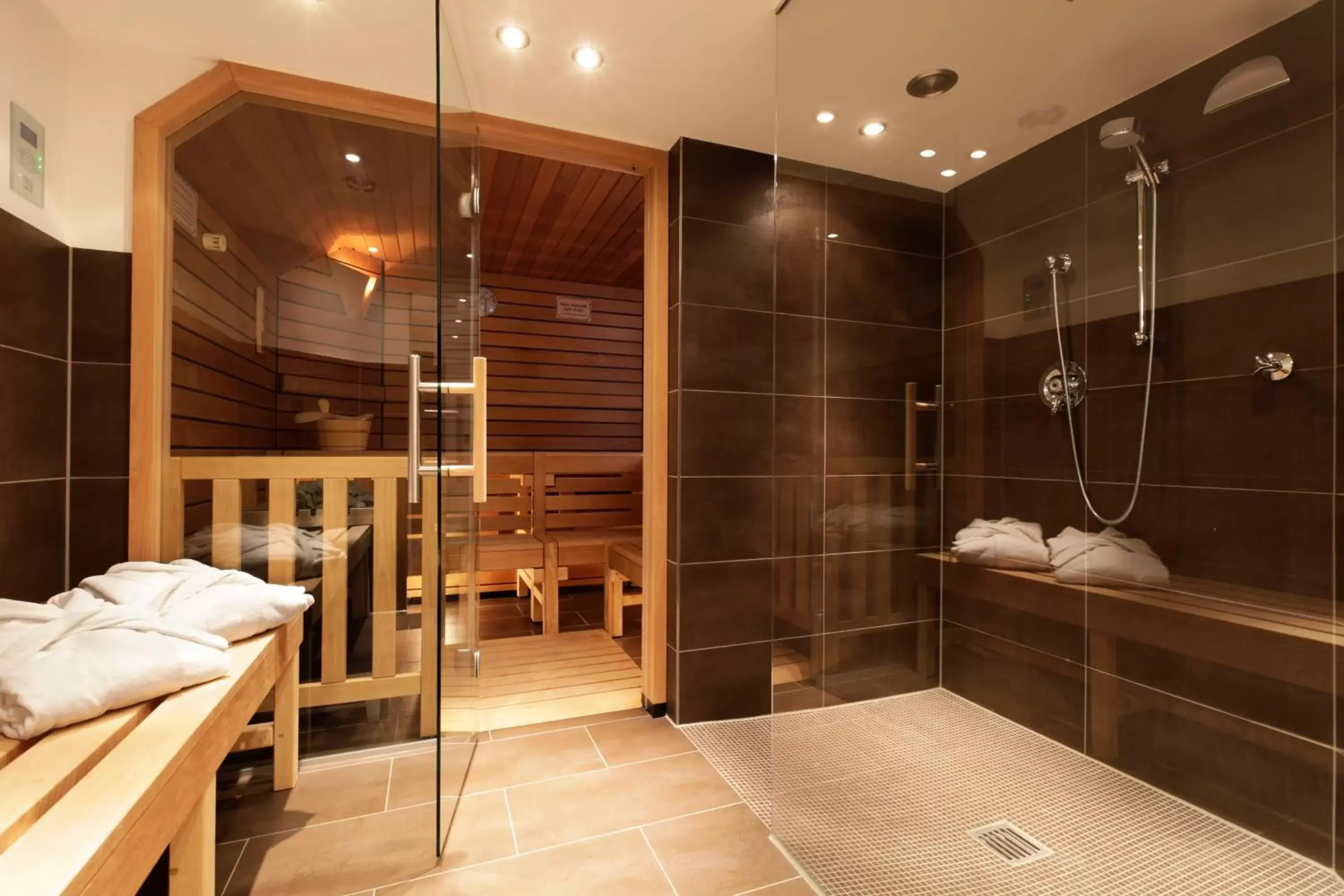 Sauna, Bathroom in Aussen Alster Hotel