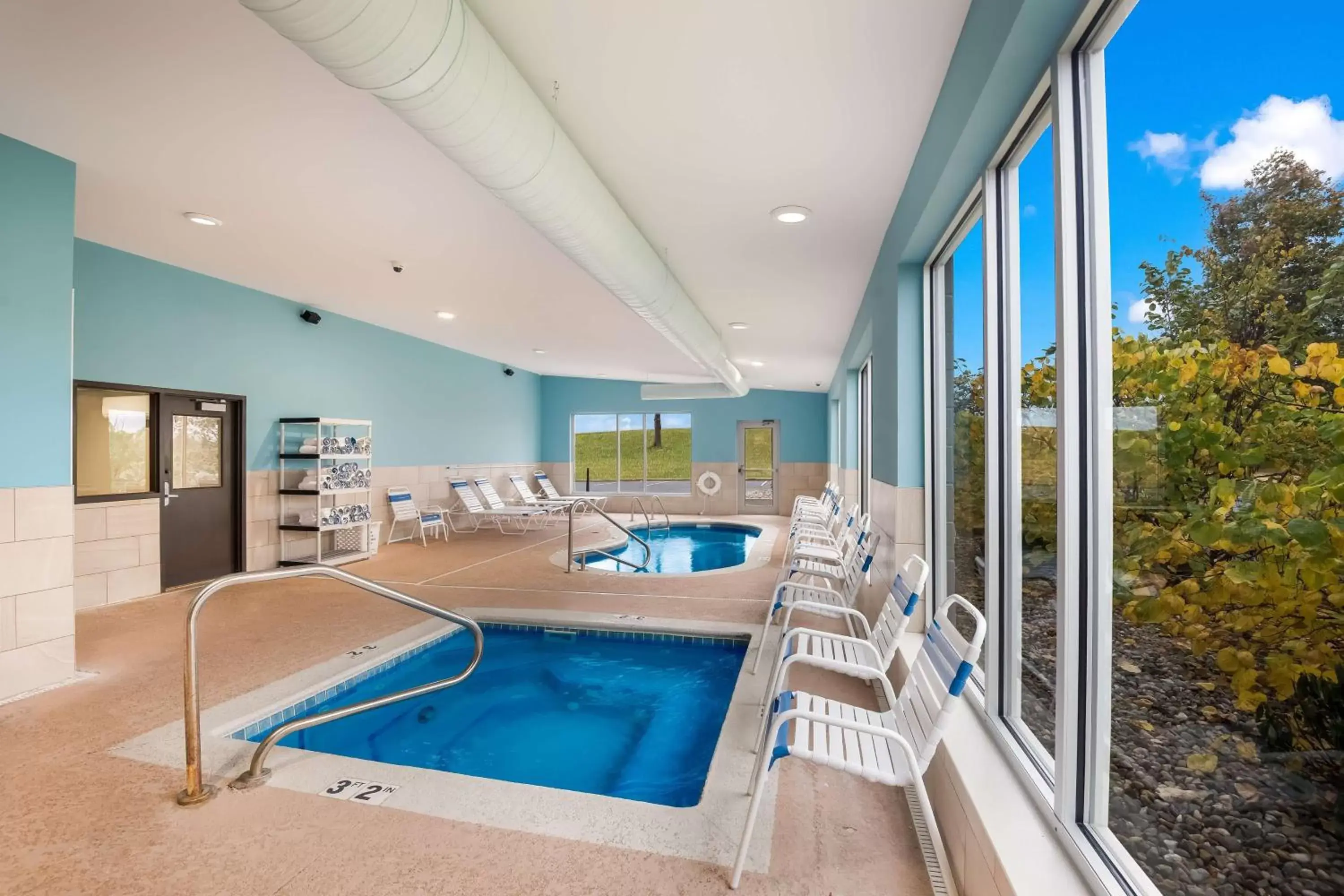 Pool view, Swimming Pool in SureStay Plus Hotel by Best Western Jasper