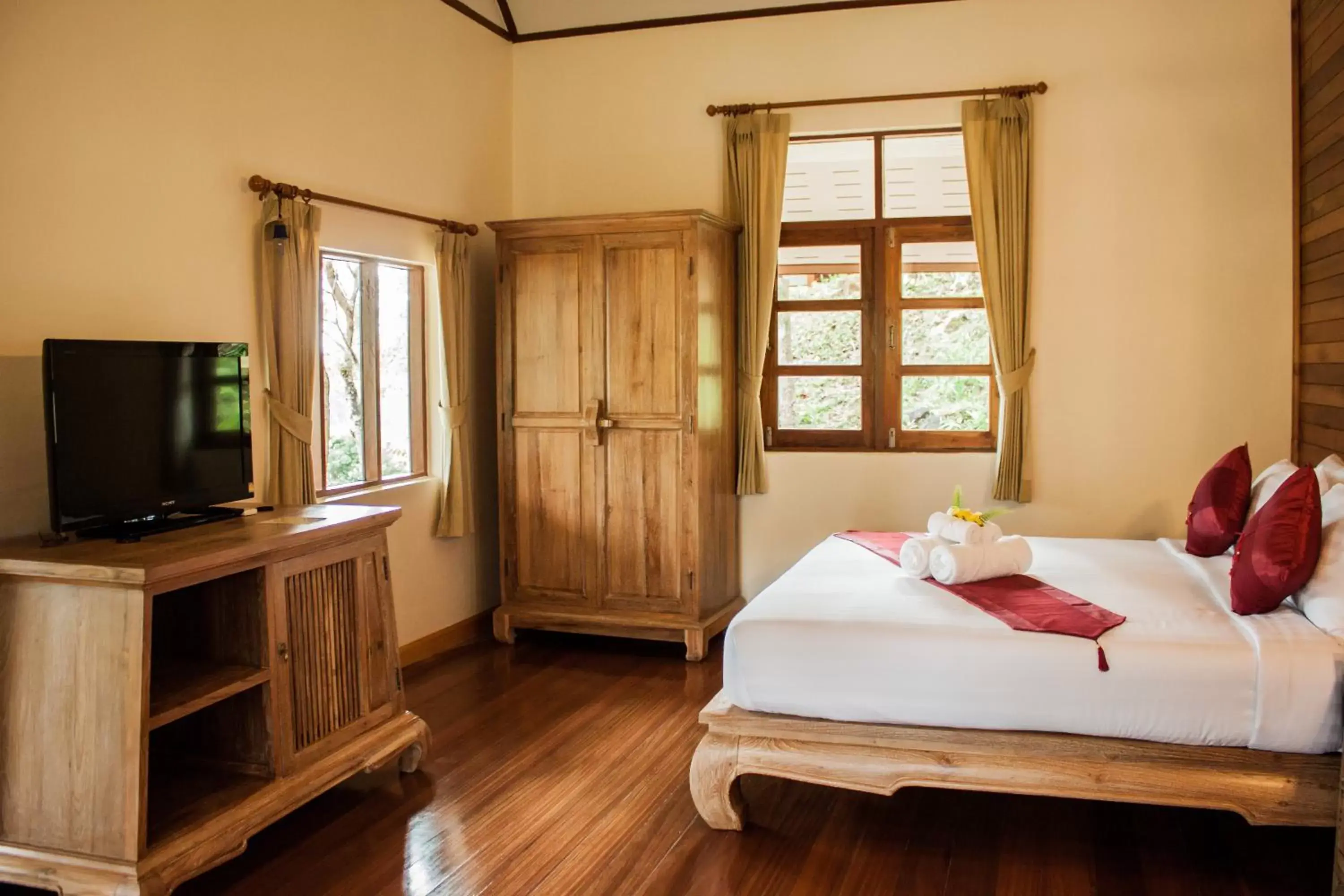 Photo of the whole room, Bed in Chaipura Resort