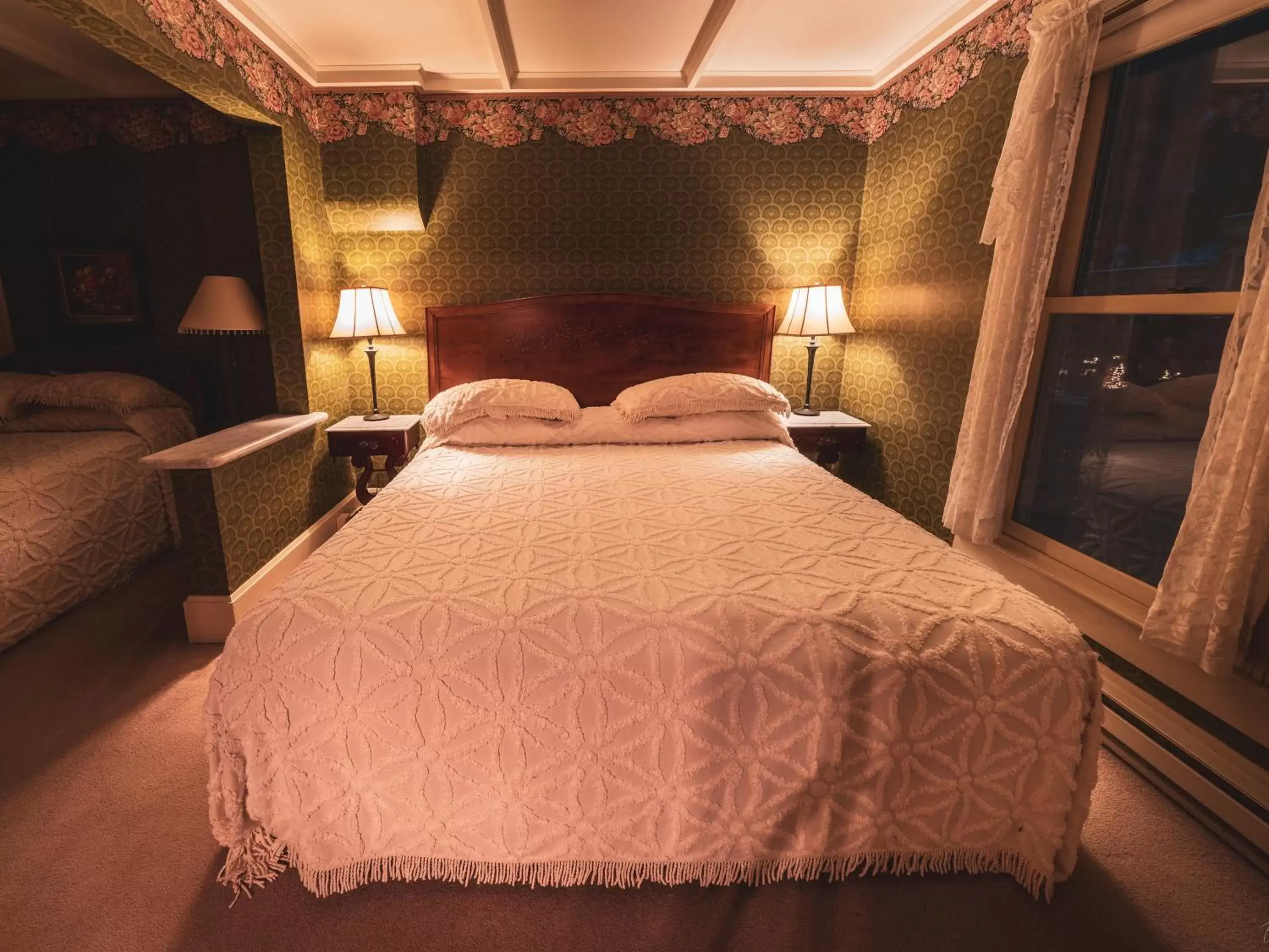 Bedroom, Bed in St. Elmo Hotel