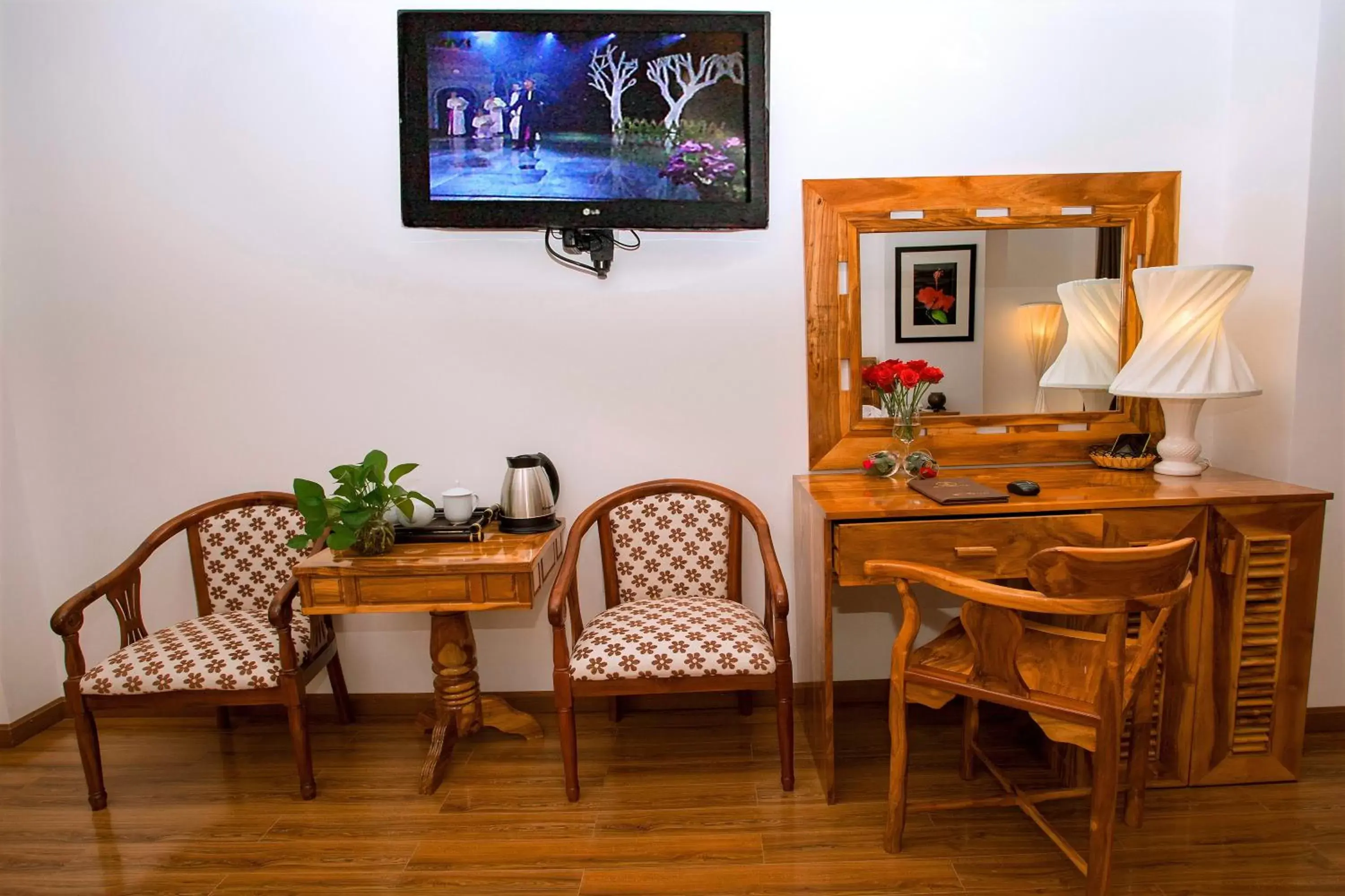 Seating area, TV/Entertainment Center in Rex Hotel & Apartment