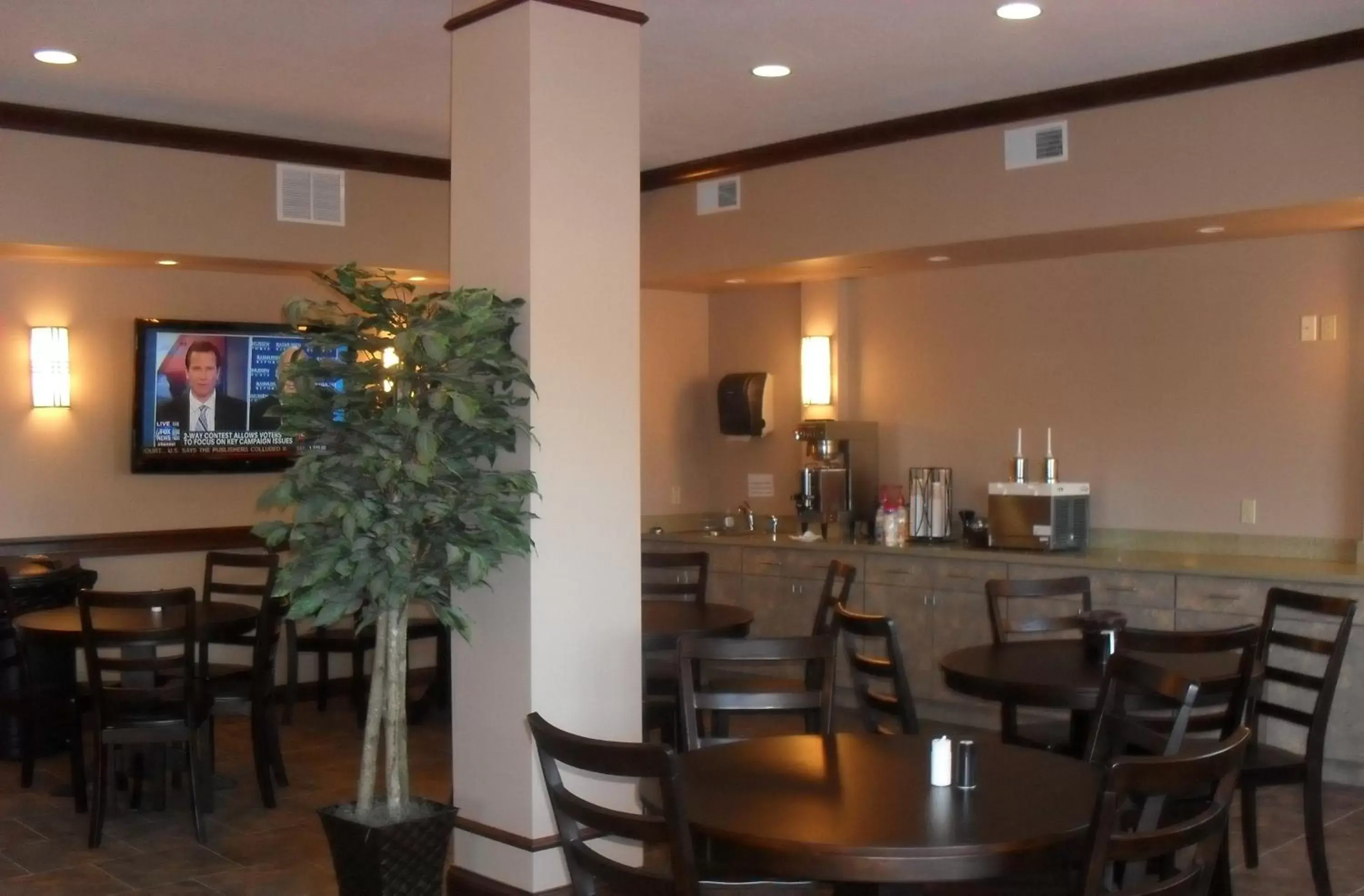 Restaurant/places to eat, Lounge/Bar in Bell's Extended Stay and Suites