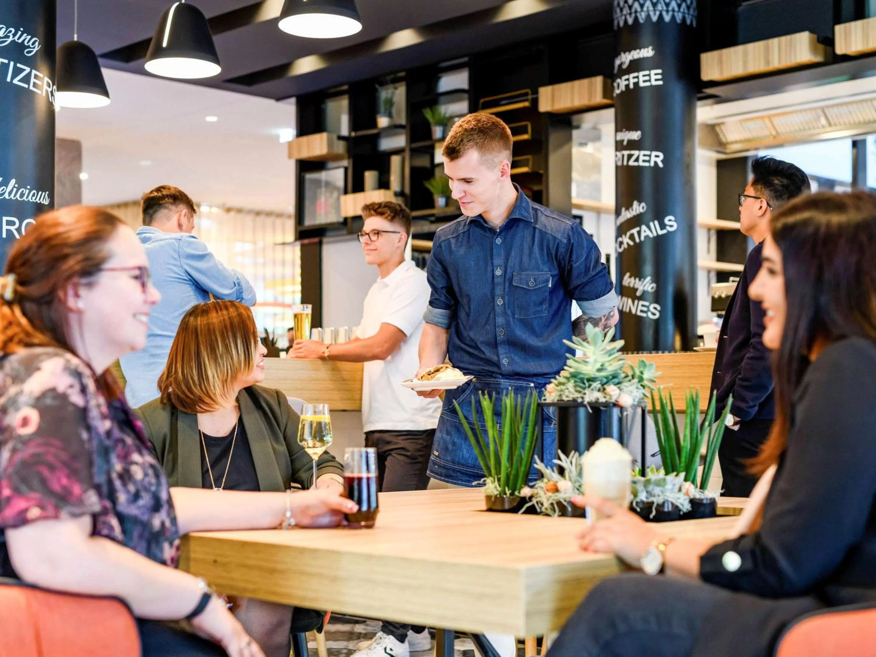 Restaurant/places to eat in Novotel Wien Hauptbahnhof