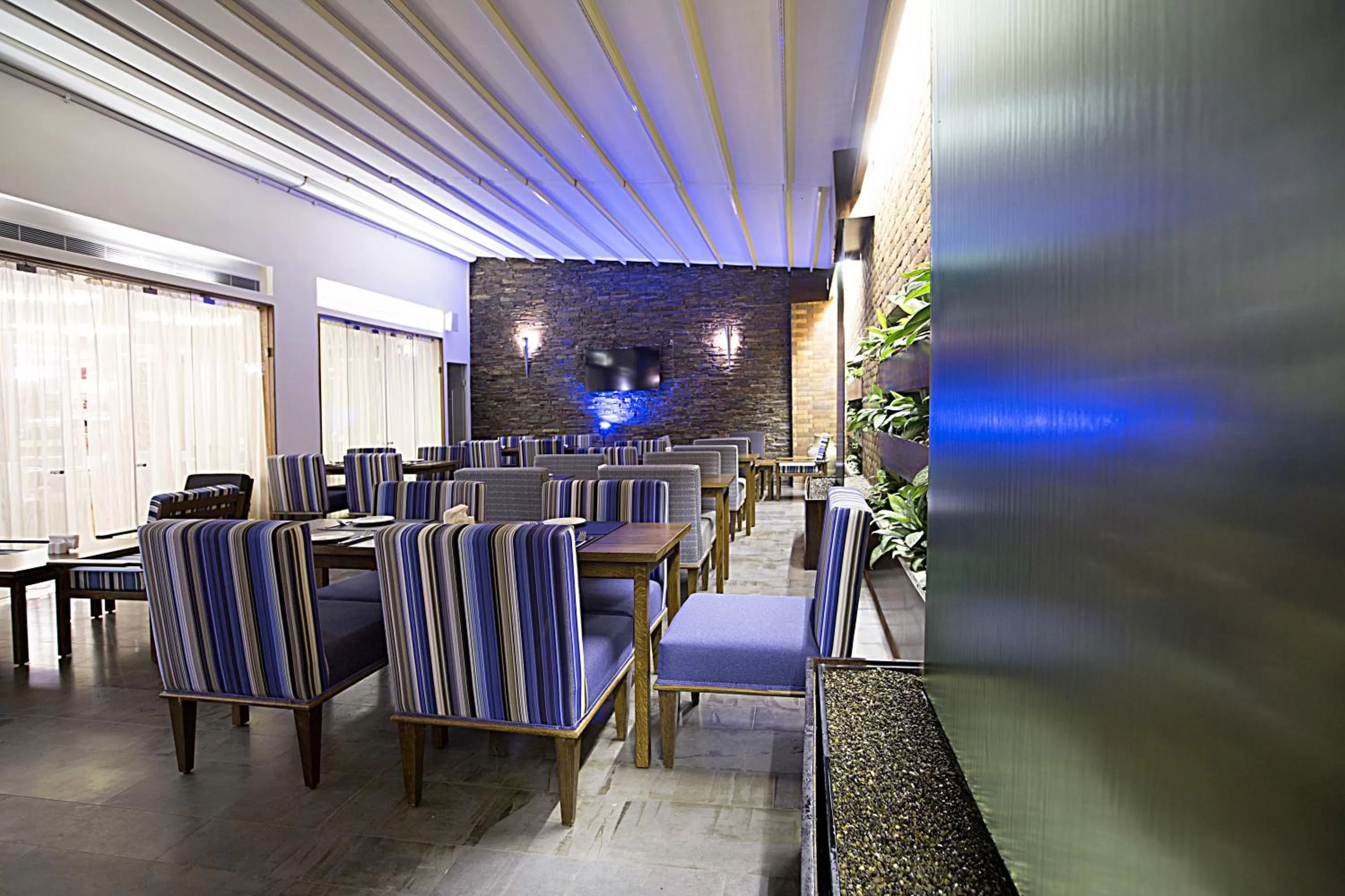 Restaurant/places to eat in The J Hotel & Spa