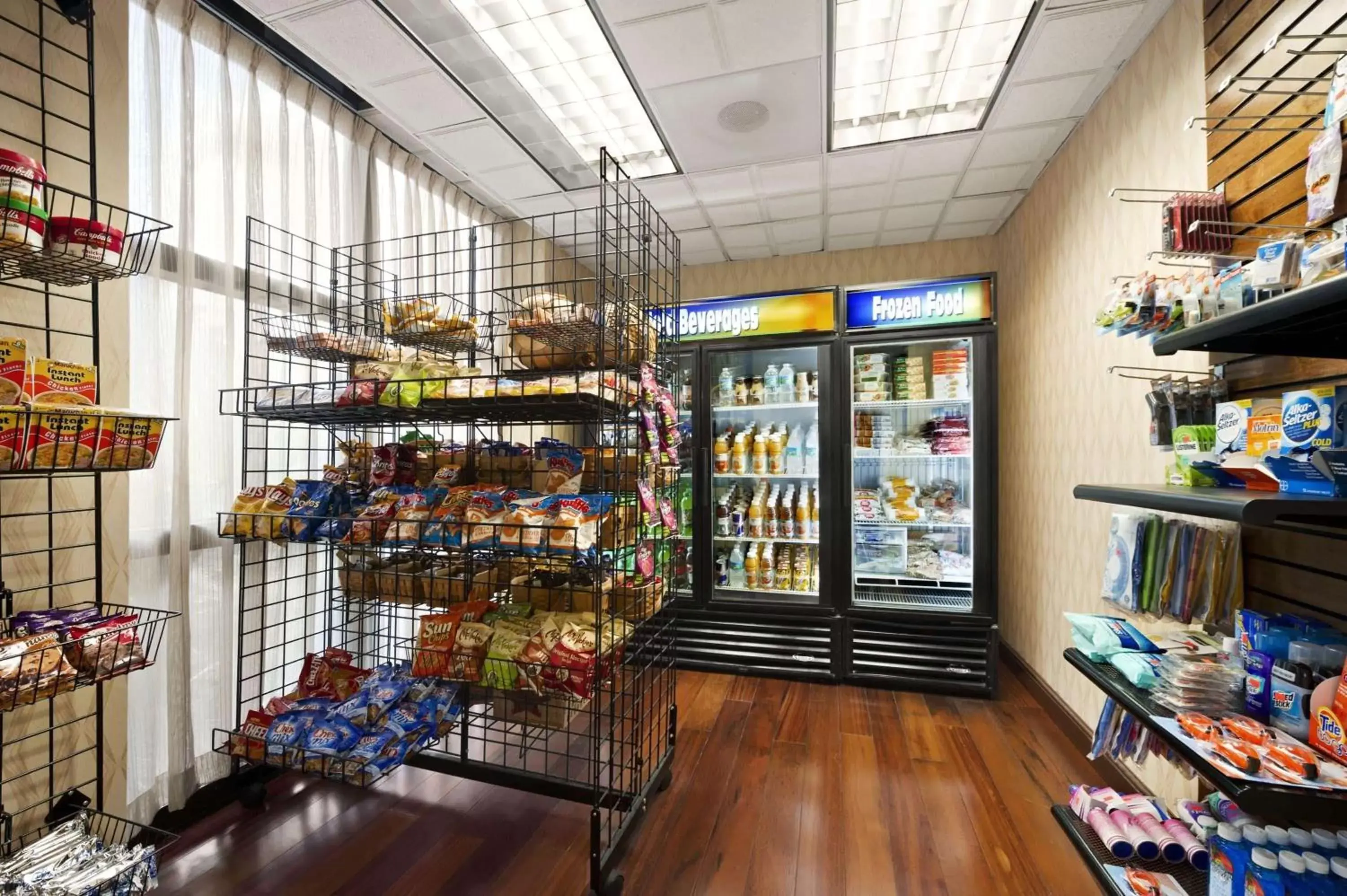 Other, Supermarket/Shops in Ramada by Wyndham Suites Orlando Airport