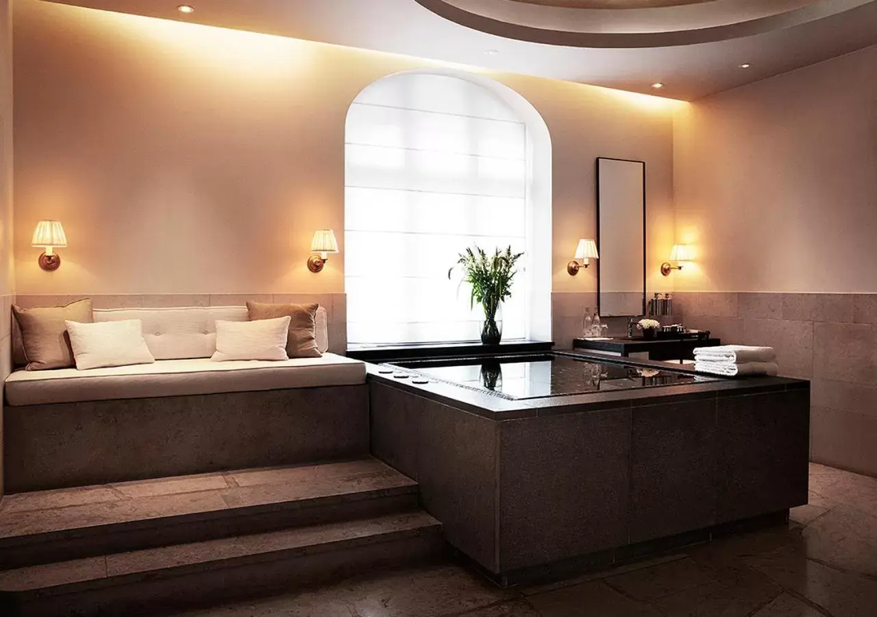 Spa and wellness centre/facilities, Bed in Grand Hôtel Stockholm Spa and wellness centre/facilities, Bed in Grand Hôtel Stockholm